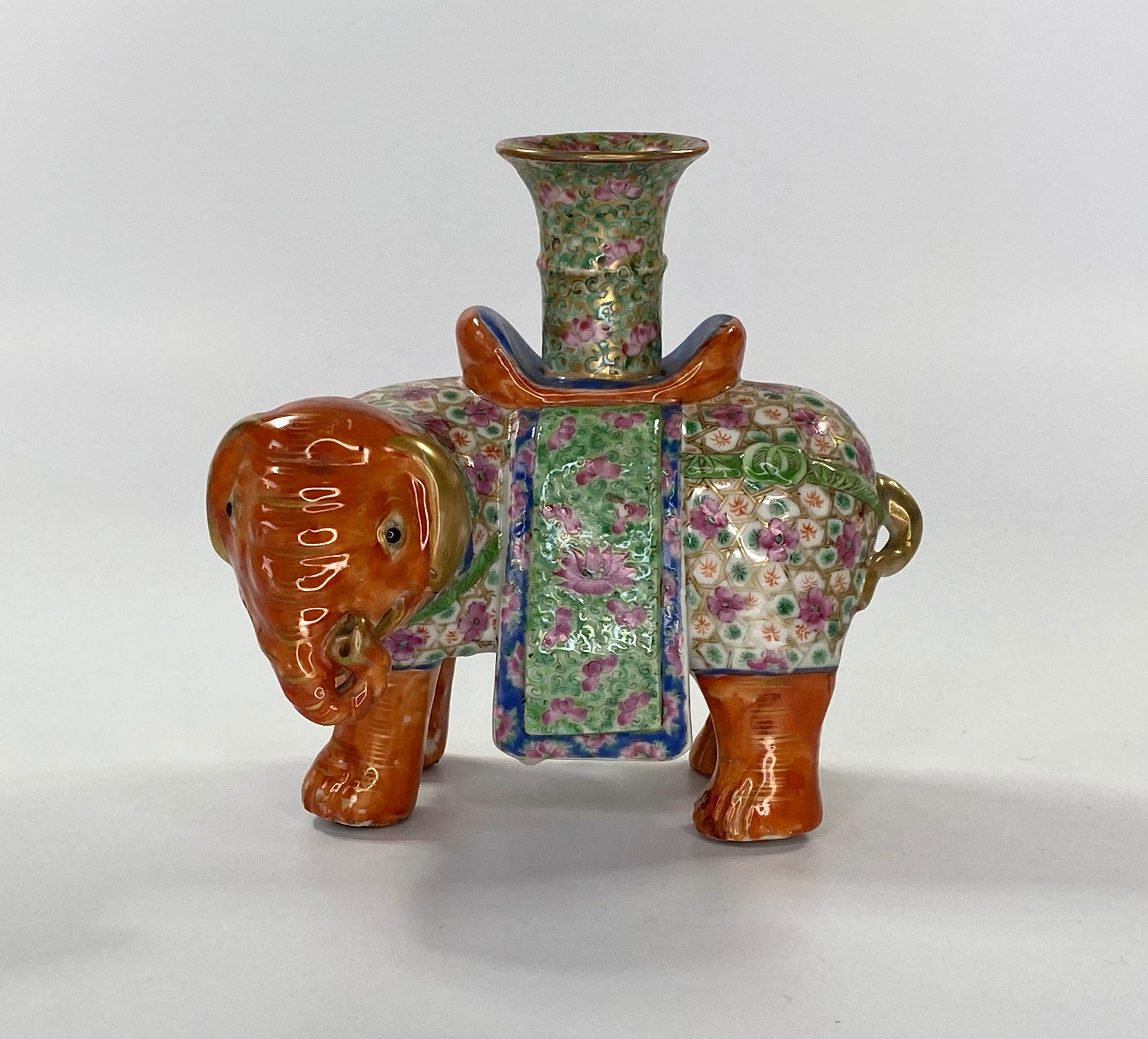 Pair of Chinese Porcelain Elephant Joss Stick Holders, circa 1850, Qing Dynasty 7