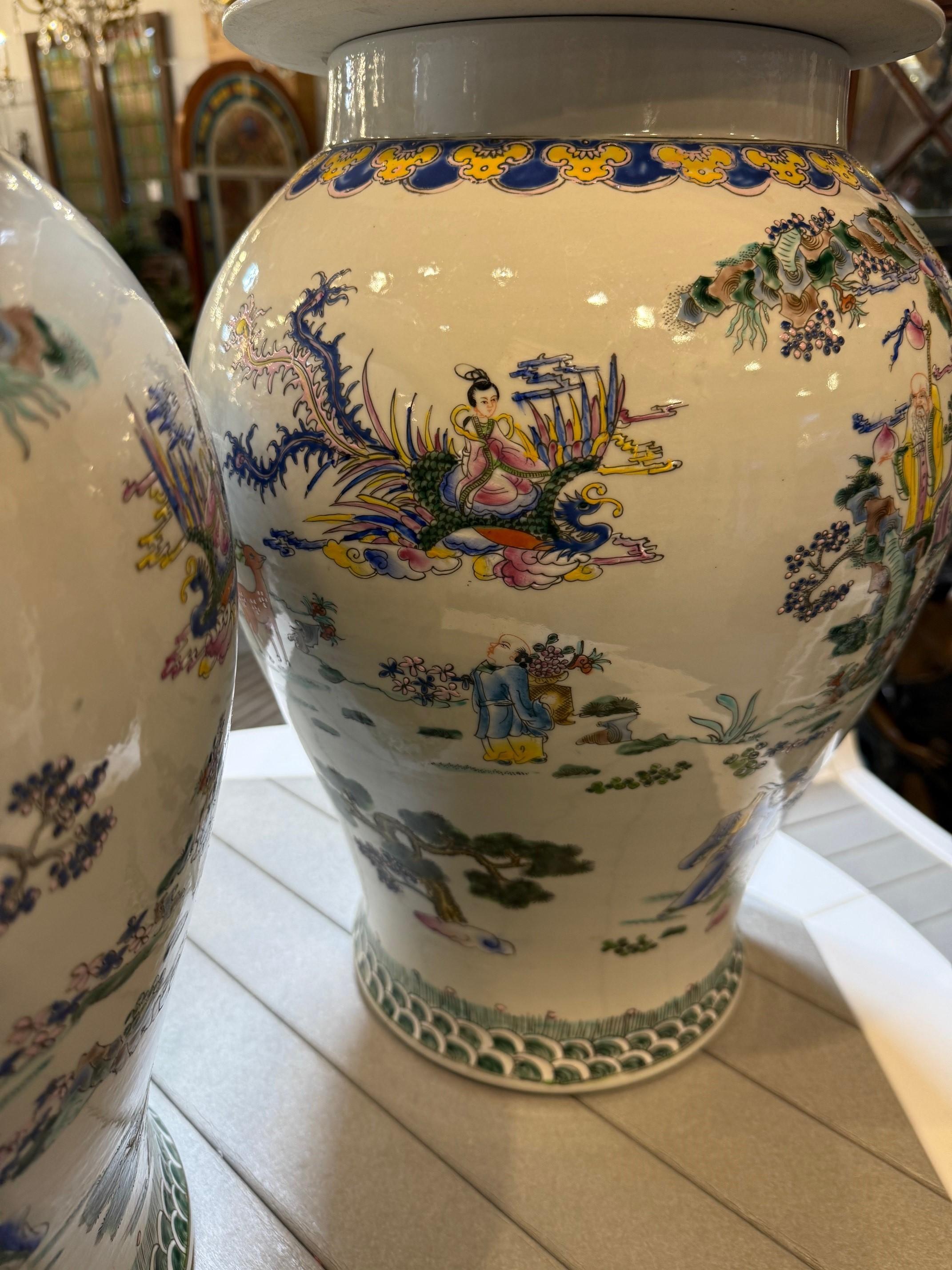 Pair Chinese Porcelain Lidded Ginger Urns - Qianlong Vases, Jars, Qing Pottery For Sale 3