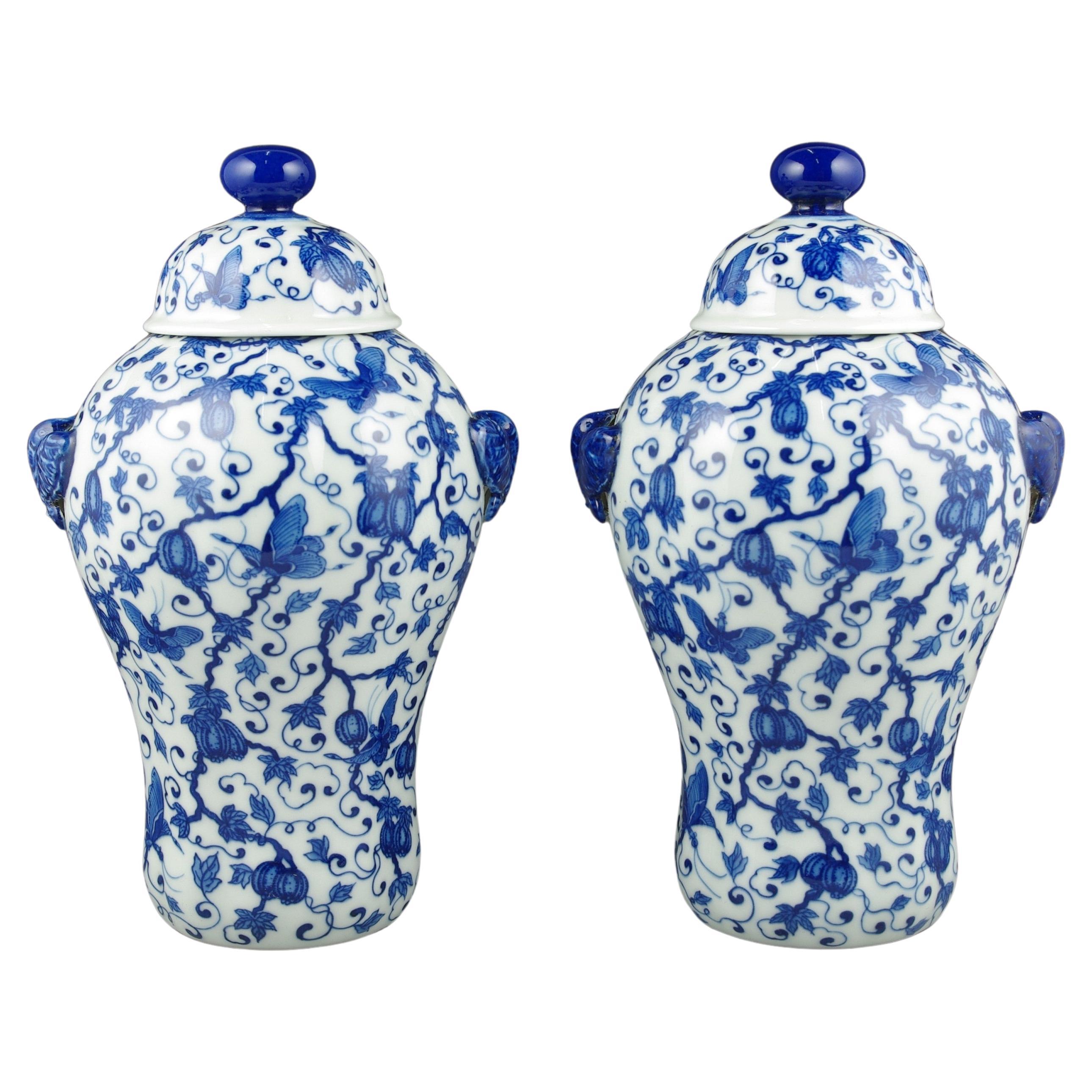 Pair Chinese Porcelain Underglaze Blue White Melons Covered Lobed Vase Early 20c For Sale