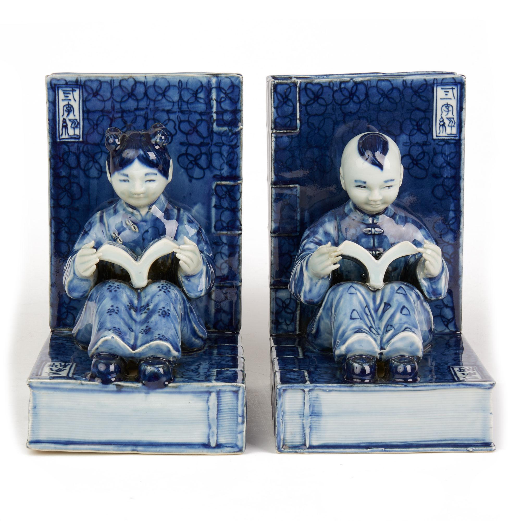 Pair of Chinese Republic Porcelain Figural Bookends In Fair Condition In Bishop's Stortford, Hertfordshire