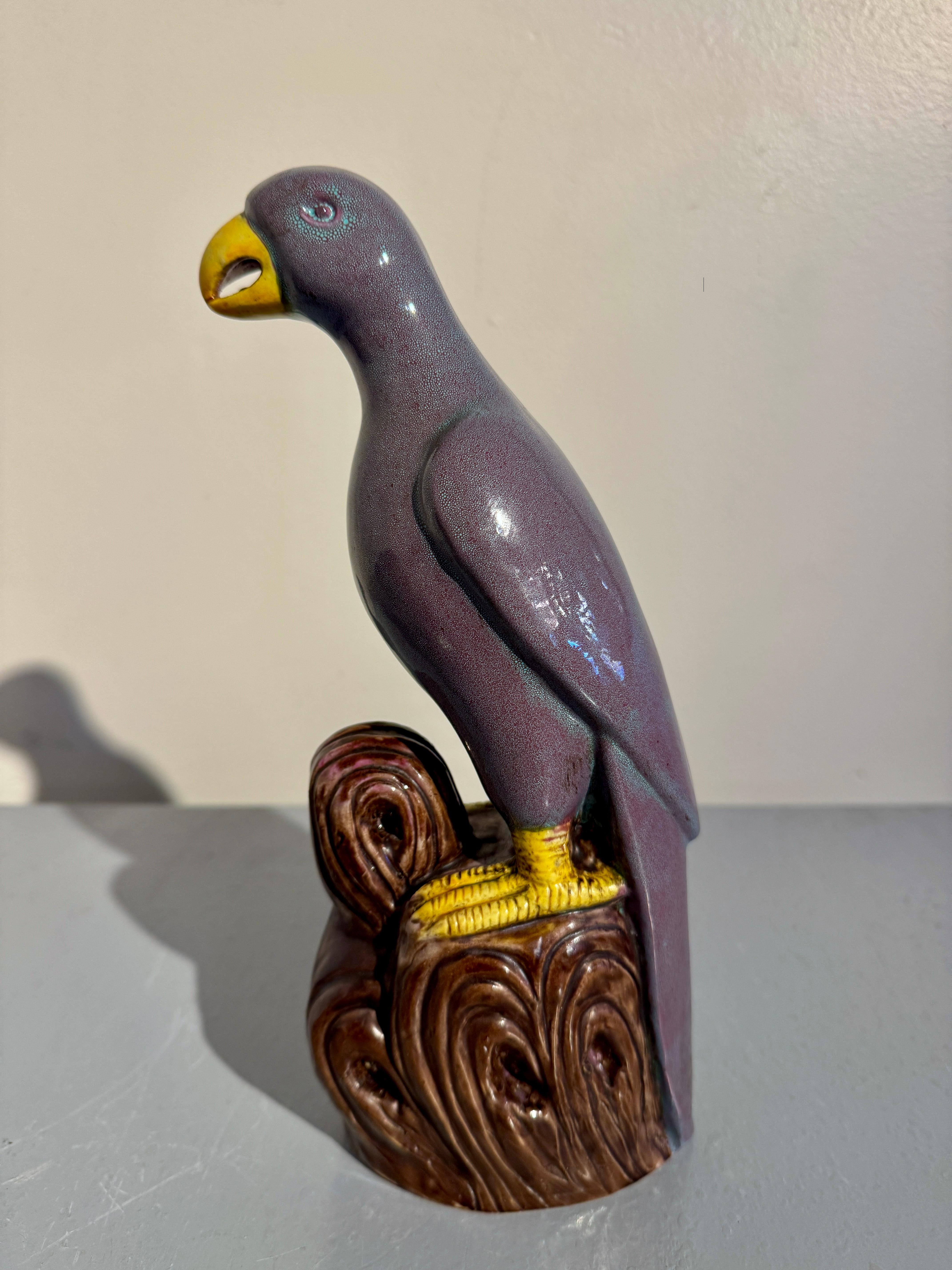Paar chinesische Robins-Eierschalen aus glasiertem Porzellan mit Papageien, frühes 20. Jahrhundert, China im Angebot 7