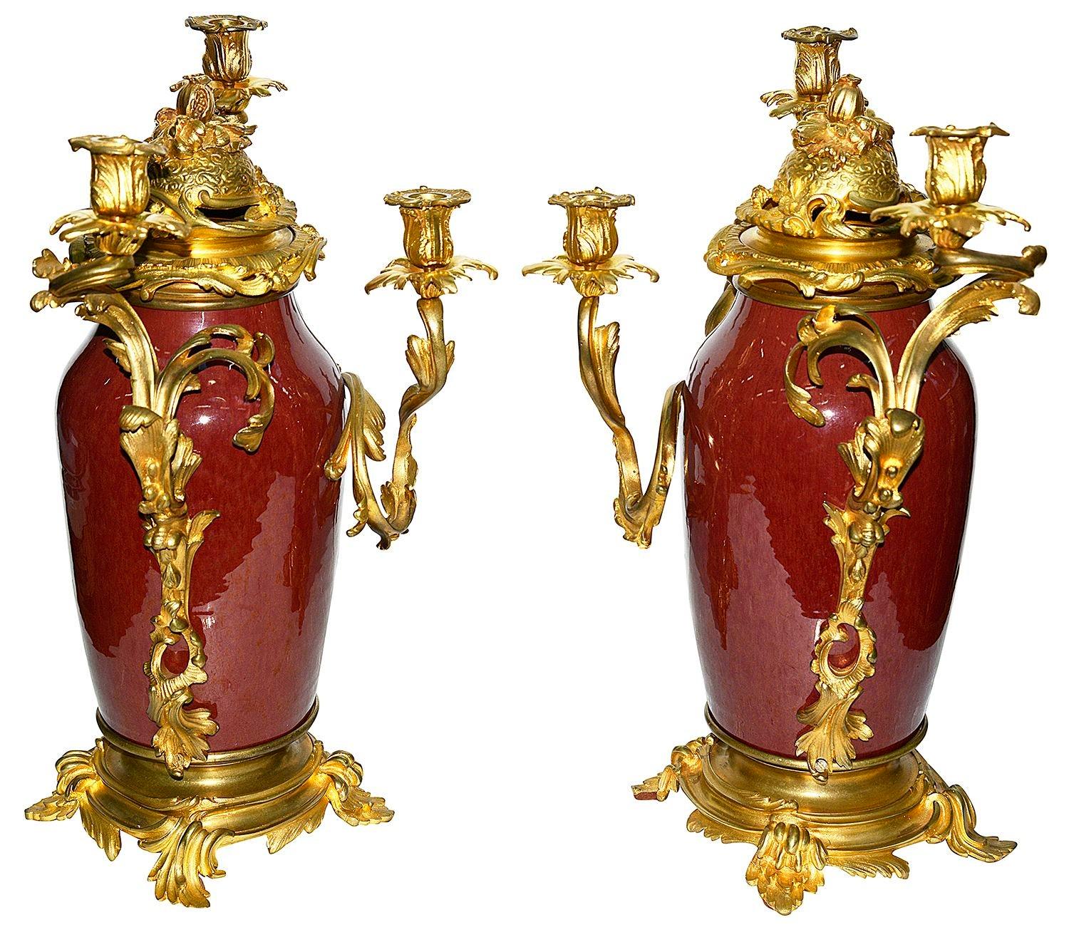 Exportation chinoise Paire de vases / candélabres chinois Sang Du Boeuf, vers 1880 en vente