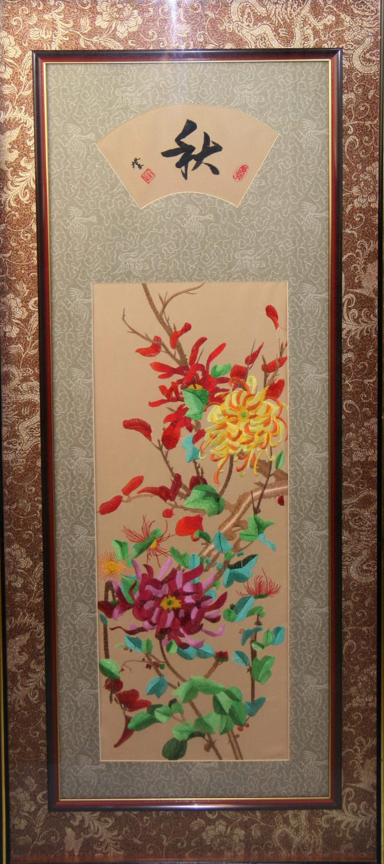 Pair Chinese Silk Foral Panels In Good Condition For Sale In Douglas Manor, NY