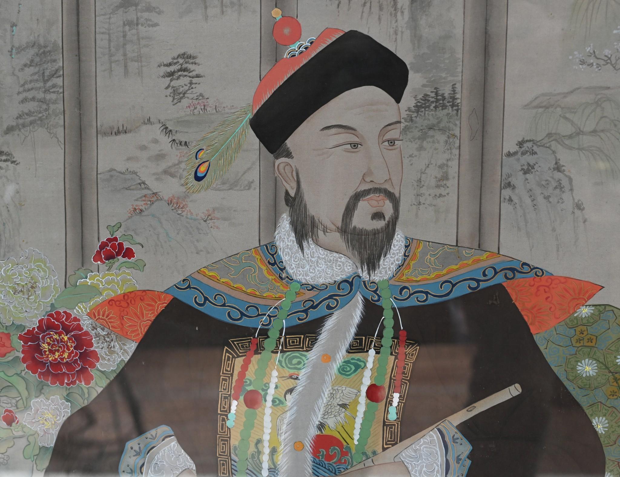 Pair Chinese Silk Woven Hardwood Screens Antique 1840 Qianlong Emperor For Sale 7