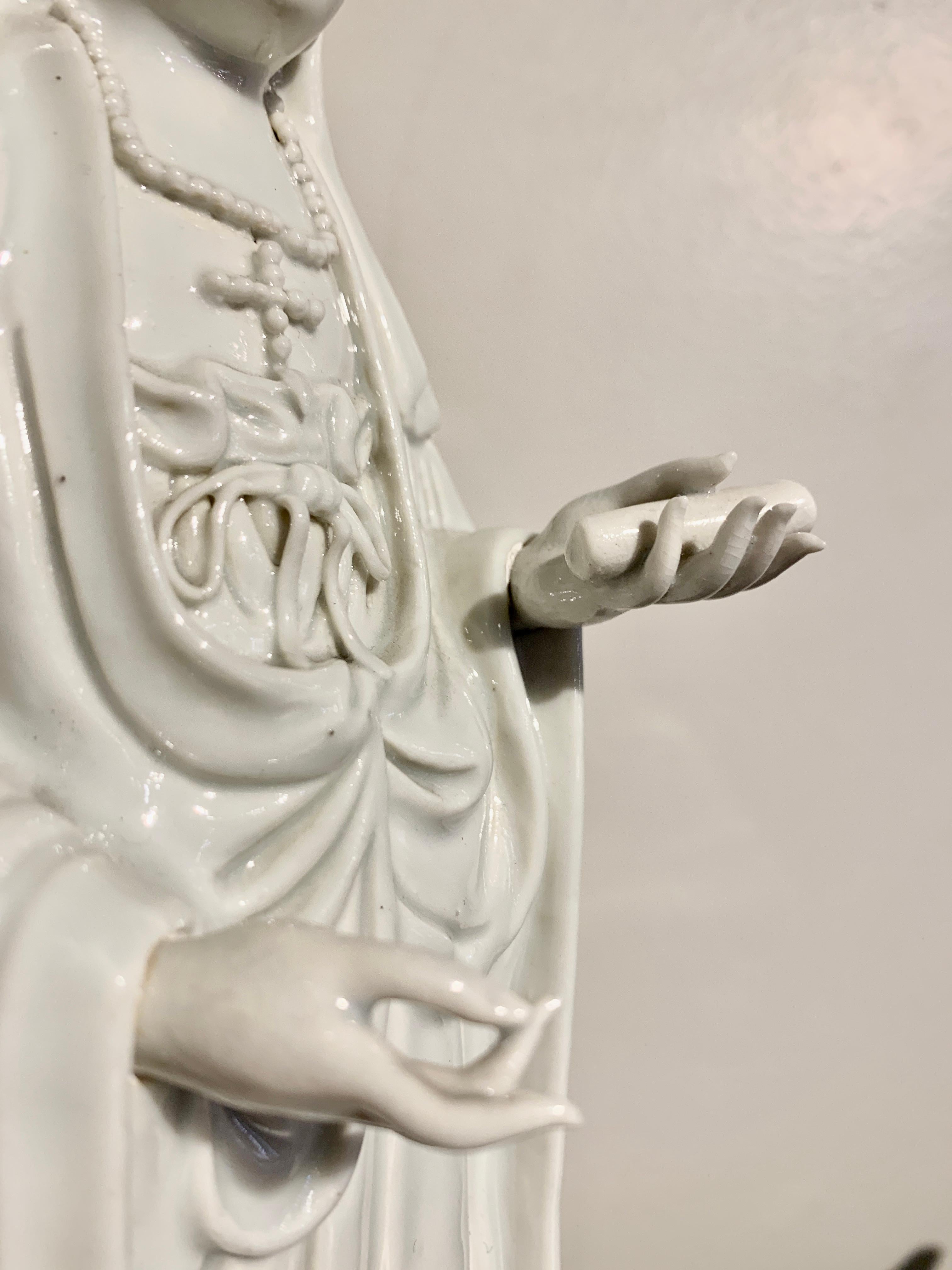 Pair Chinese White Glazed Guanyin, Qing Dynasty, 18th Century, China For Sale 8
