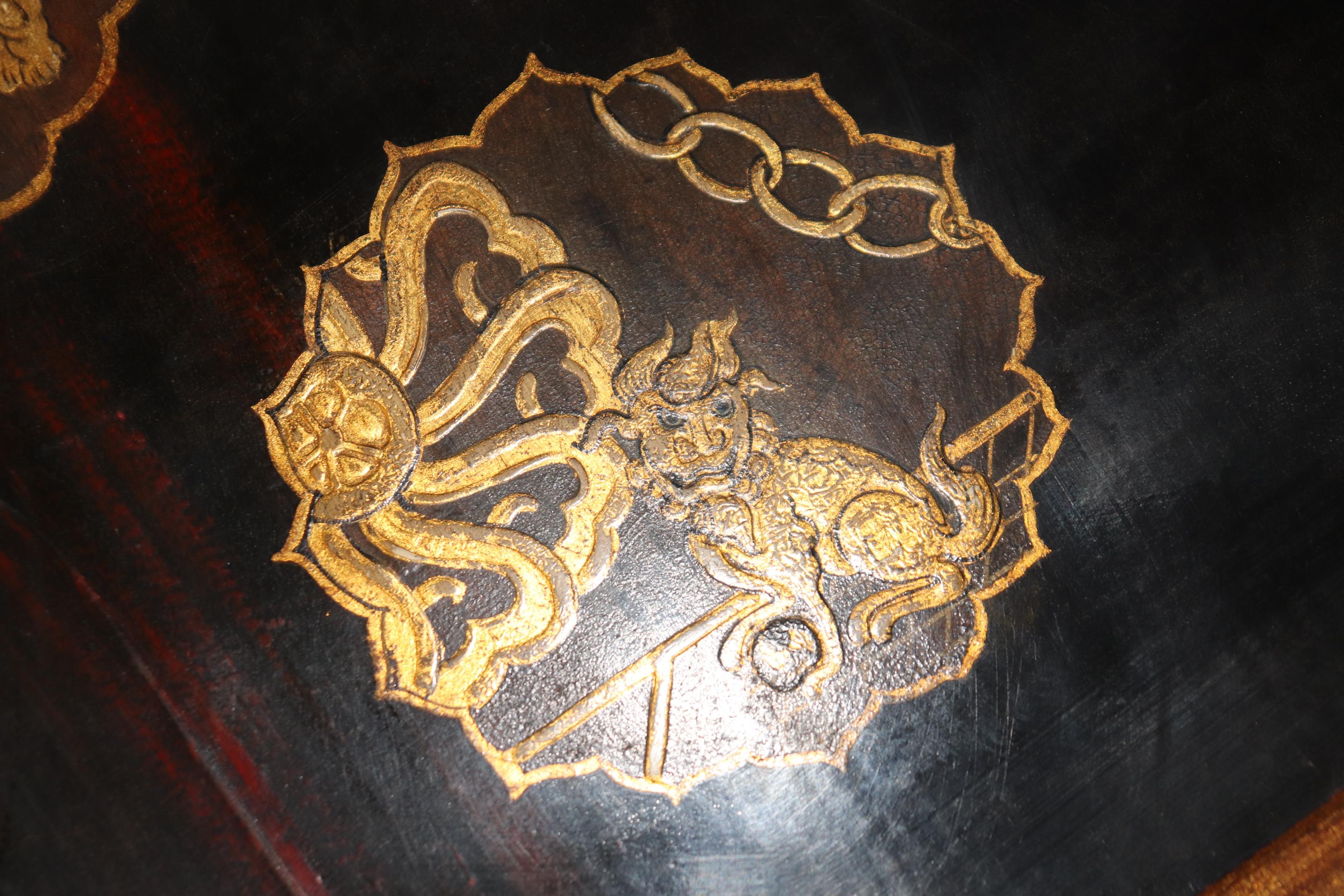 Pair Chinoiserie Black and Gold Lacquered End Tables Painted Mythical Animals In Good Condition In Swedesboro, NJ