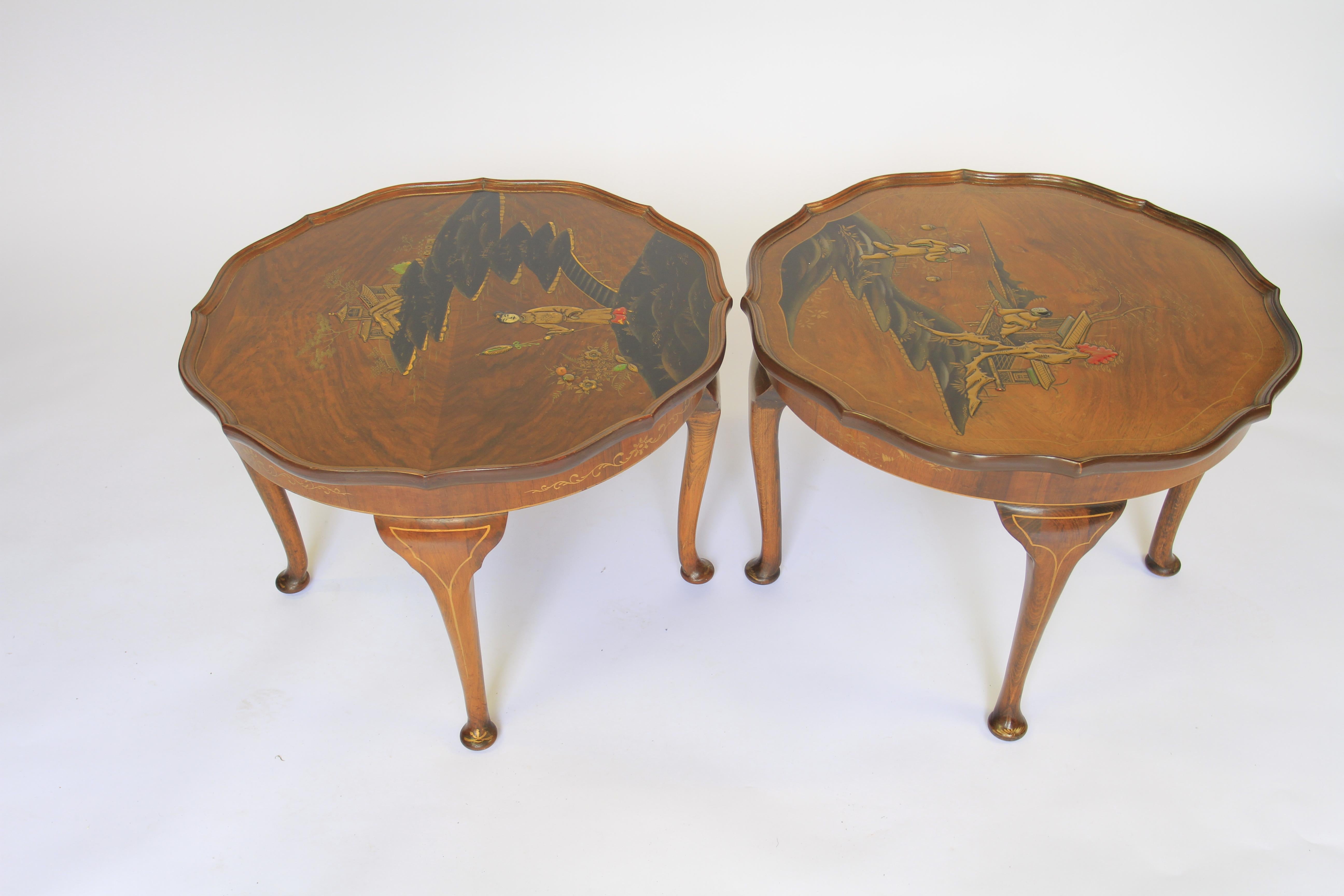 Britannique Paire de tables basses en noyer décorées de Chinoiseries en vente