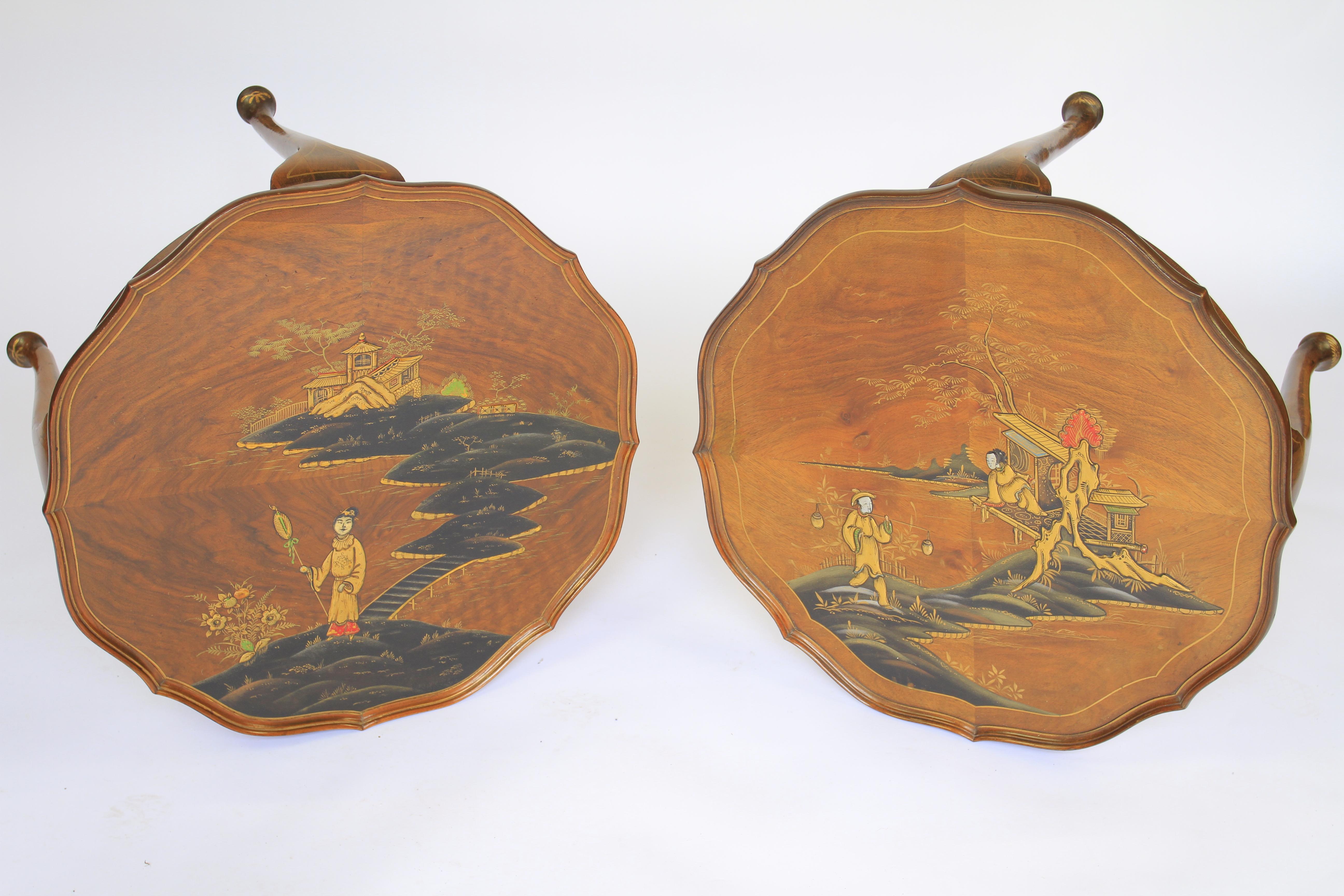 Paire de tables basses en noyer décorées de Chinoiseries Bon état - En vente à Dereham, GB