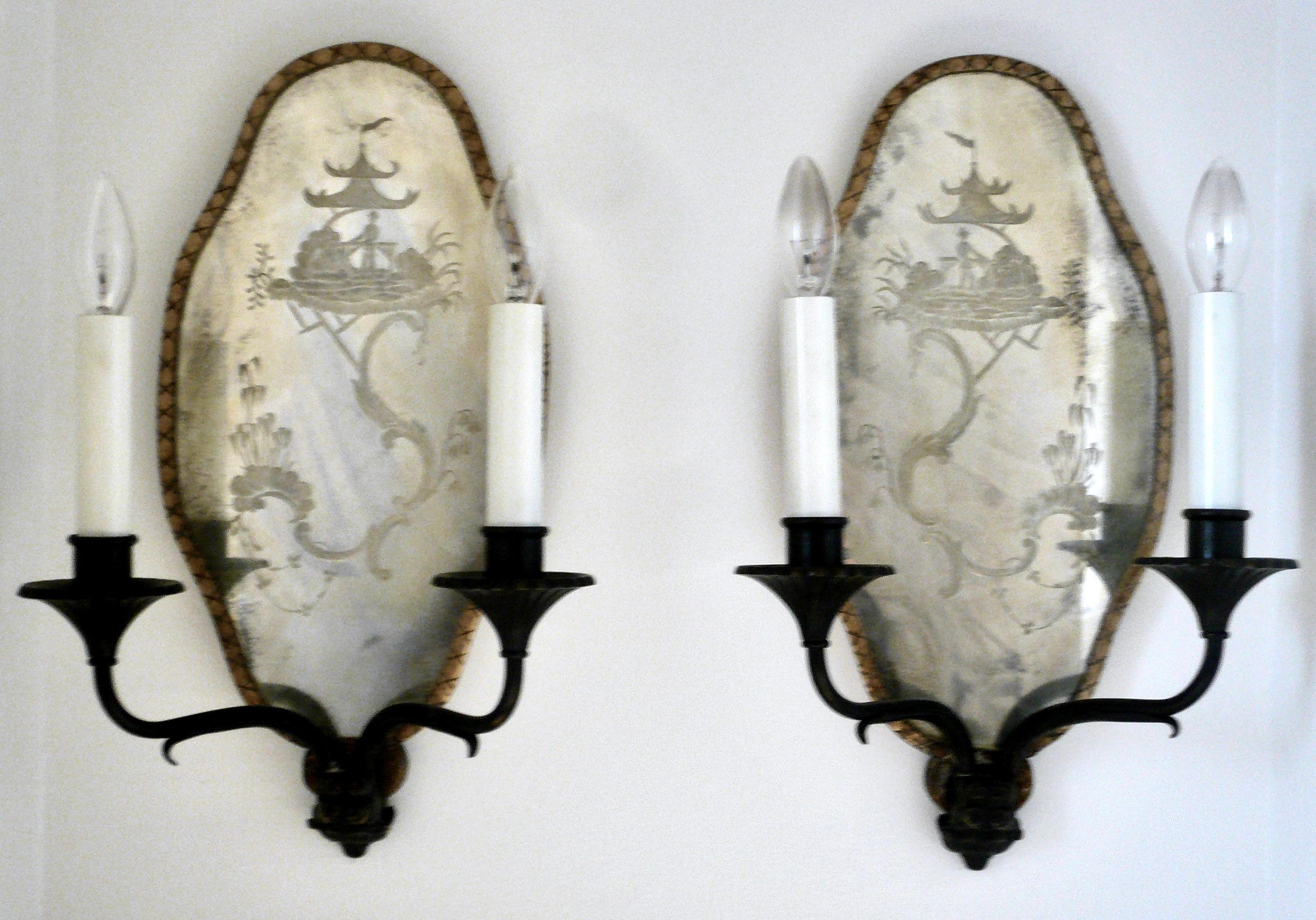 Paar Wandleuchter im Chinoiserie-Design mit Spiegelrücken, E.F. zugeschrieben. Caldwell (amerikanisch) im Angebot