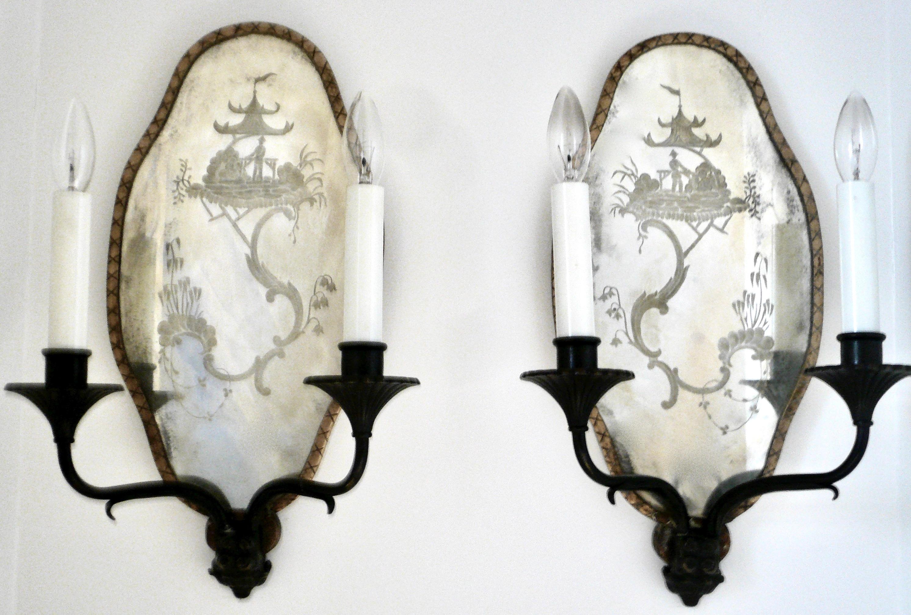 Paar Wandleuchter im Chinoiserie-Design mit Spiegelrücken, E.F. zugeschrieben. Caldwell (18. Jahrhundert) im Angebot