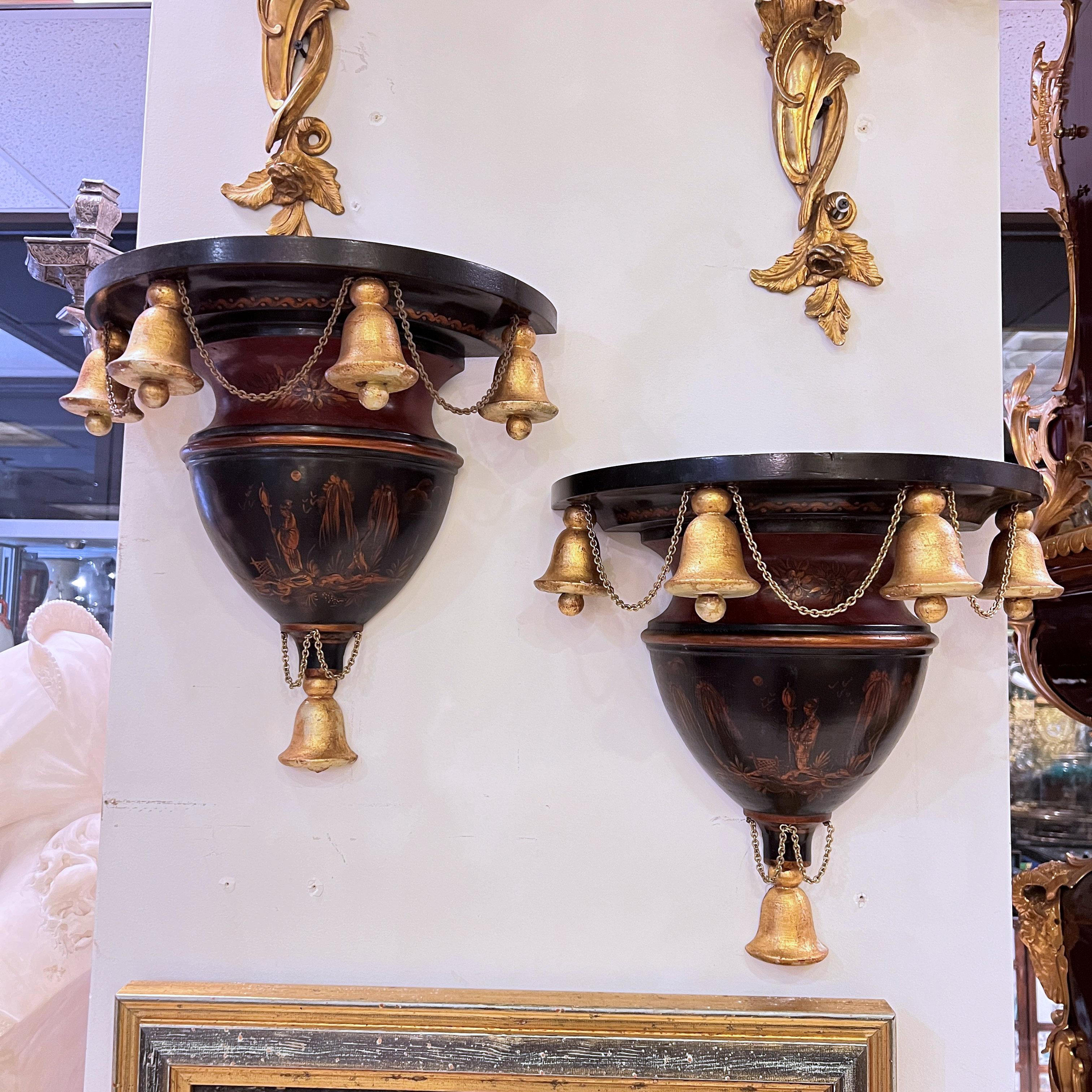 Pair Chinoiserie Painted and Giltwood Wall Brackets In Good Condition For Sale In New York, NY