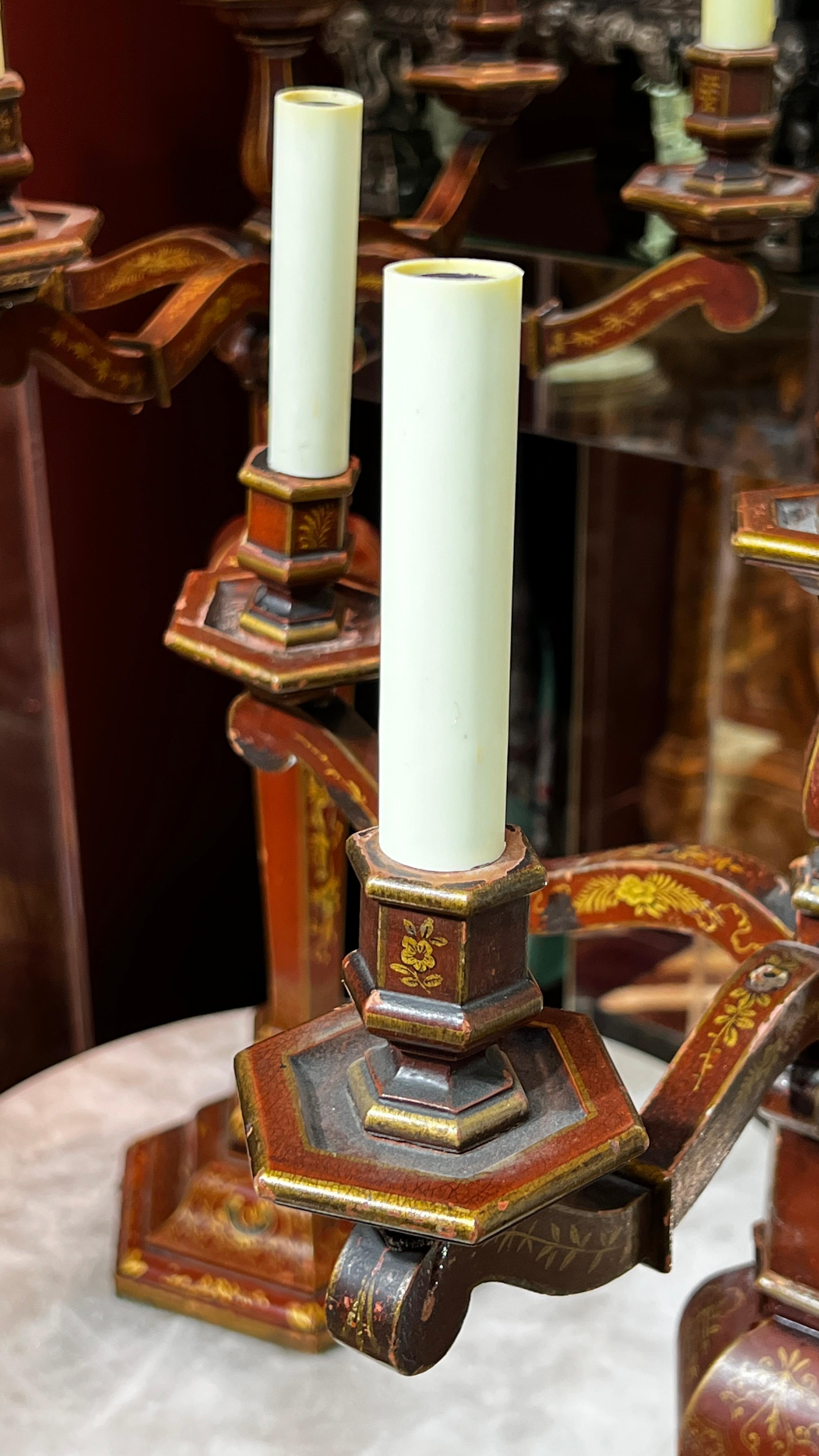 Paire de lampes de bureau chinoiseries en laque japonaise rouge en vente 4