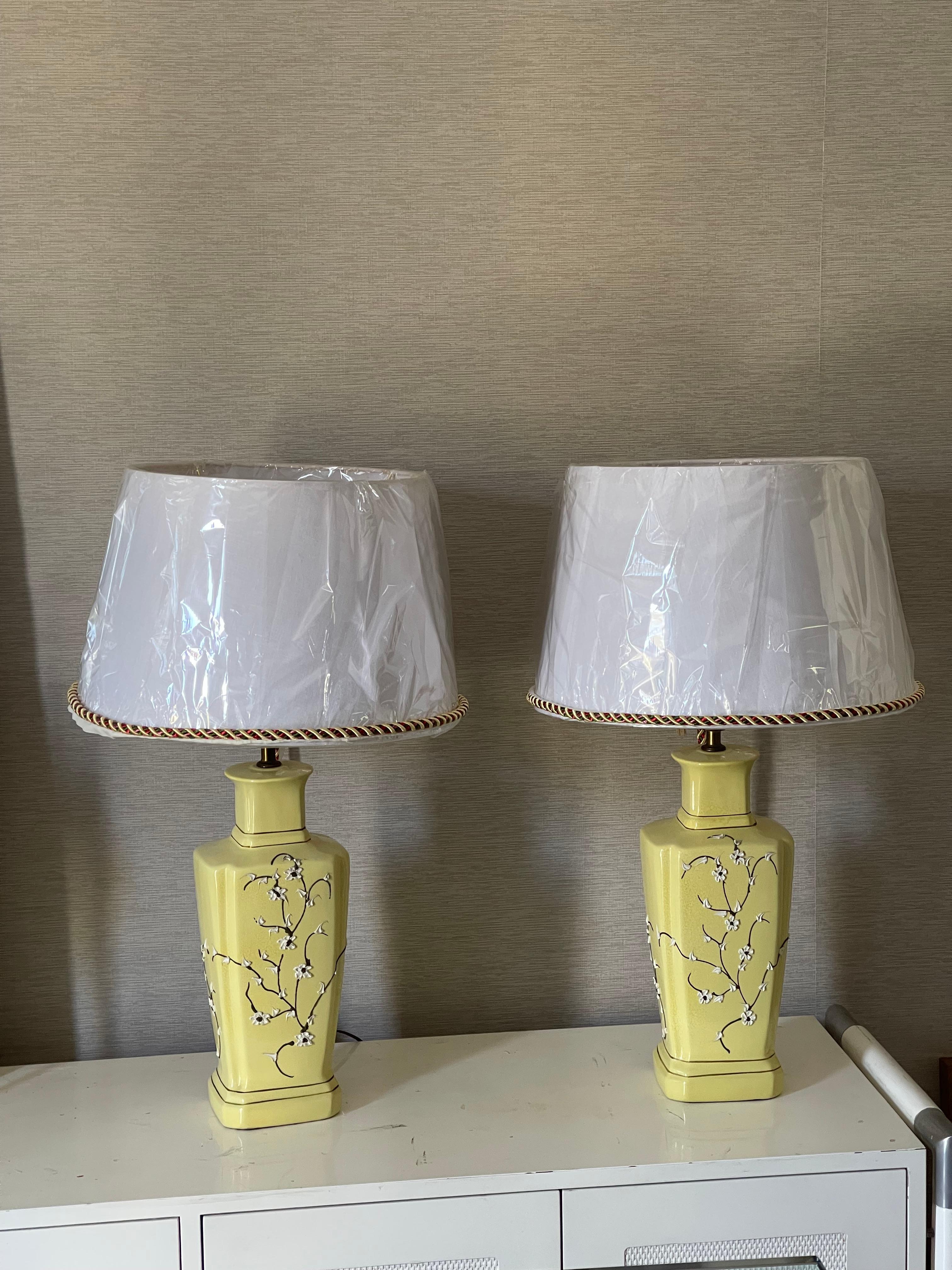 Pair Chinoiserie Yellow ceramic Lamps with Ftinged Shades For Sale 6