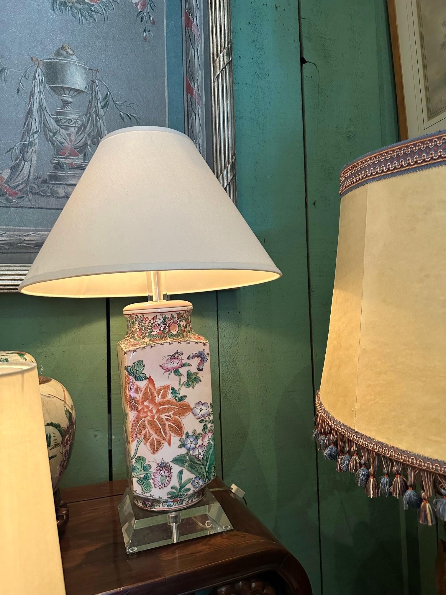 Pair Chinoiseries Oriental Vases on Modern Plexiglas Table lamps Antiques LA CA For Sale 5