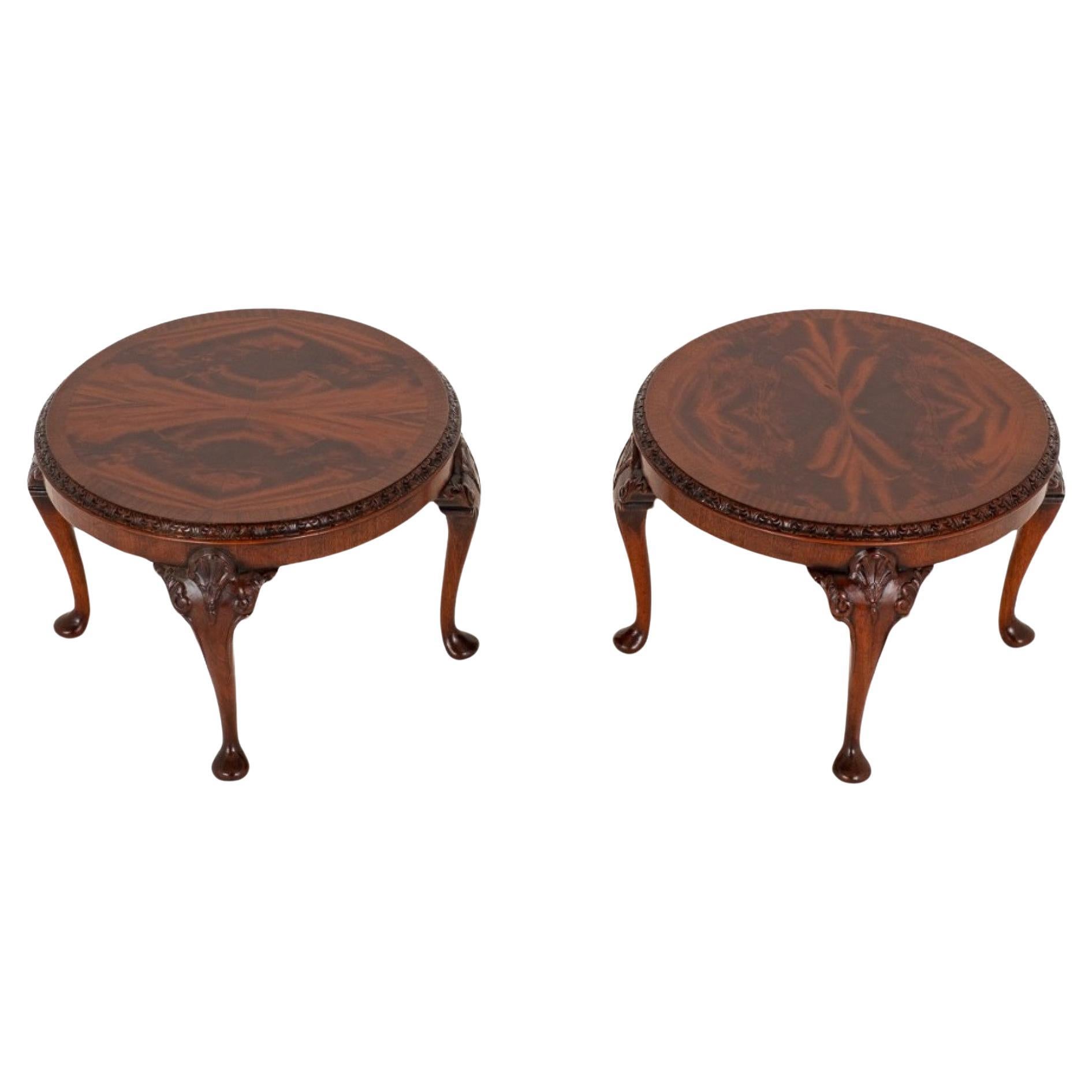 Paire de tables basses Chippendale en acajou avec boules et griffes