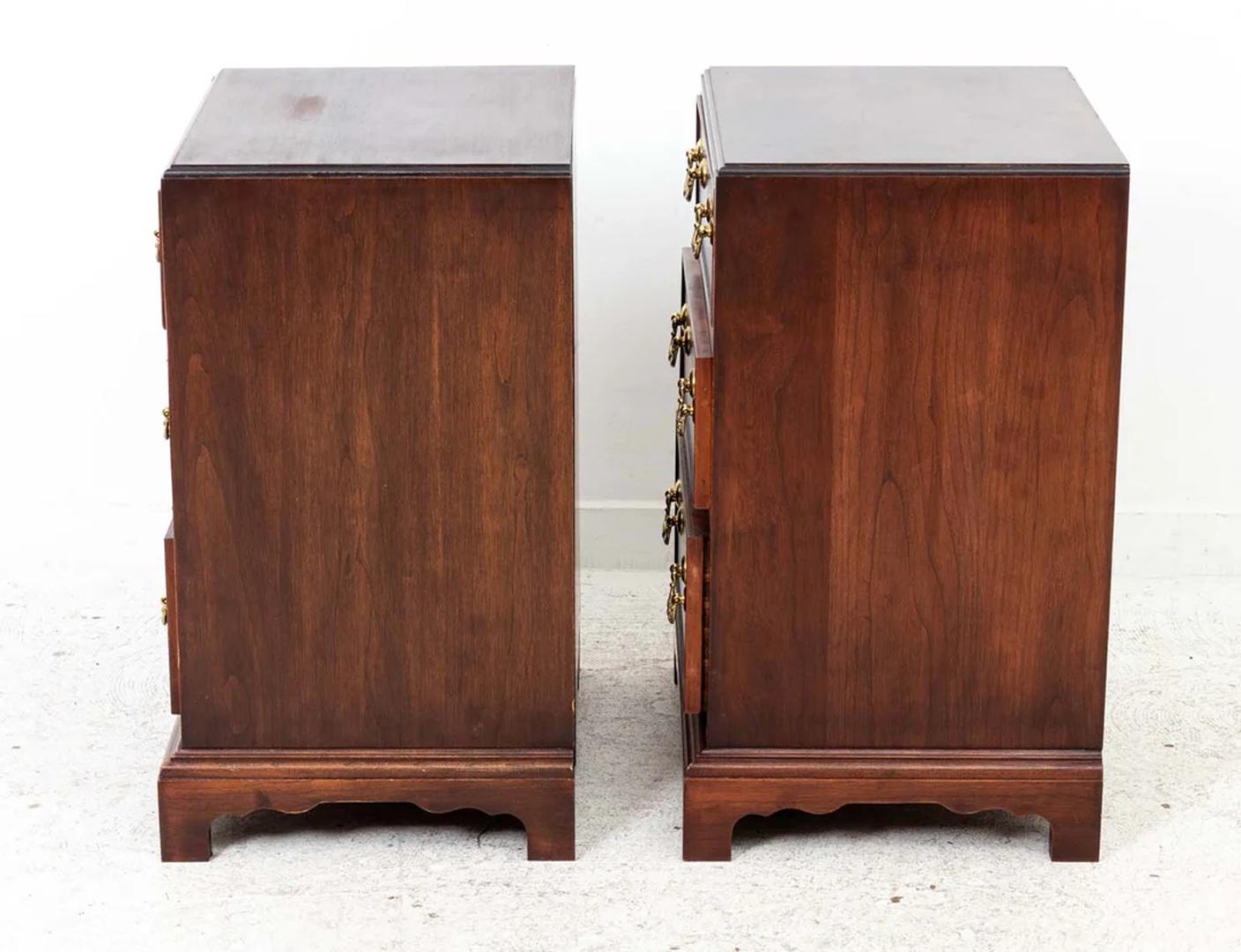 Pair Chippendale Style End Tables In Good Condition For Sale In New York, NY