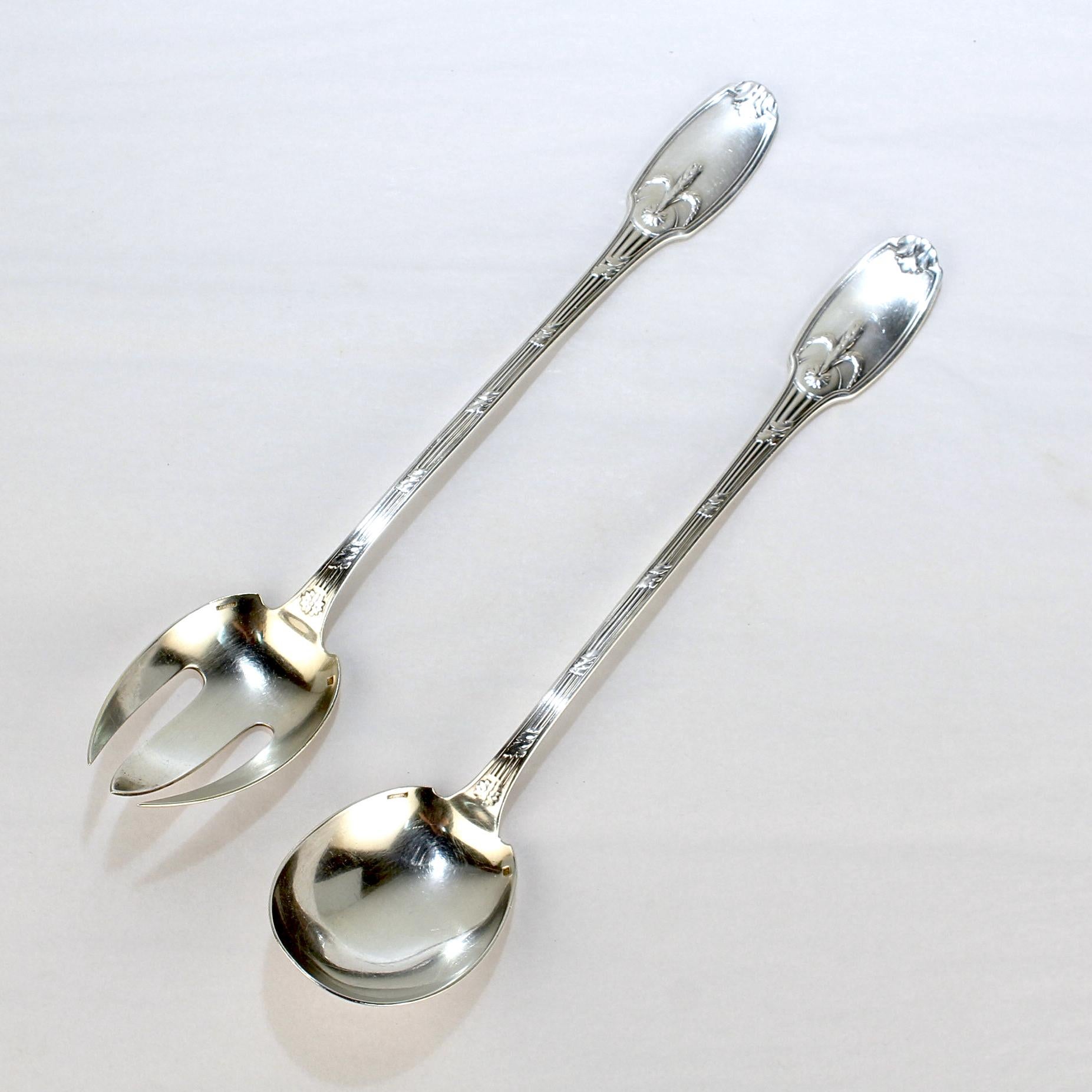 A fine pair of silverplate salad servers.

By Christofle France.

In the Delafosse pattern with wheat & flower decoration throughout. 

Simply a wonderful pair of salad servers in the hard-to-find Delafosse pattern!

Date:
Early 20th