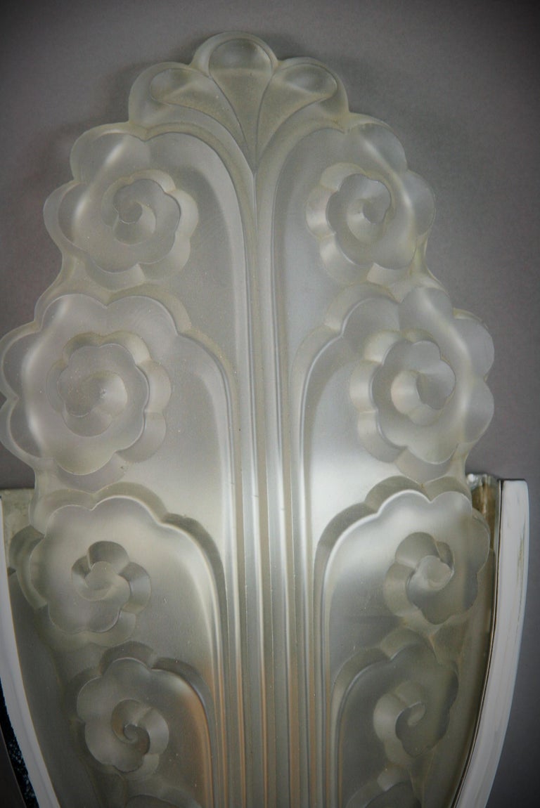 Pair of Chrome and Glass Deco Style Sconces In Good Condition For Sale In Douglas Manor, NY