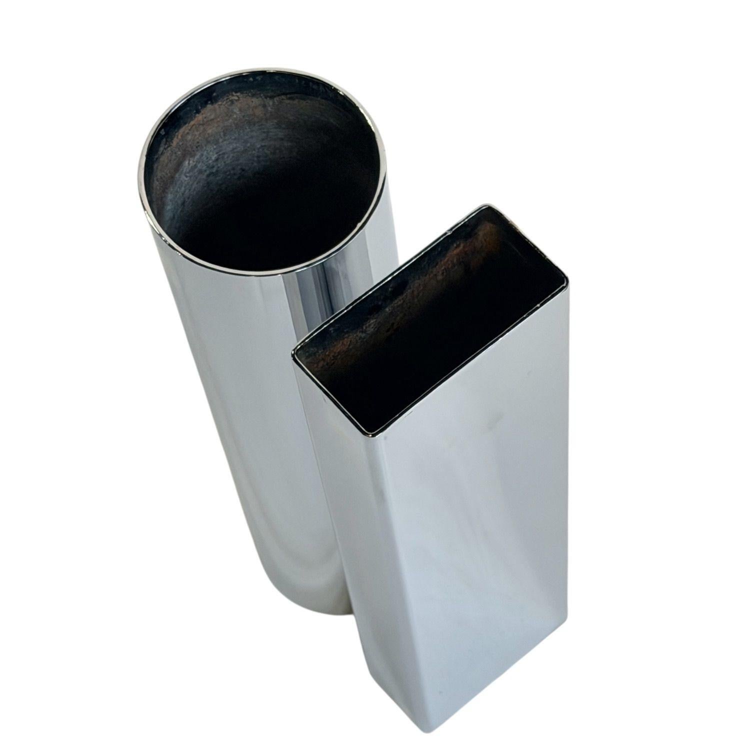 Postmoderno Coppia di vasi geometrici cromati, 1980 in vendita