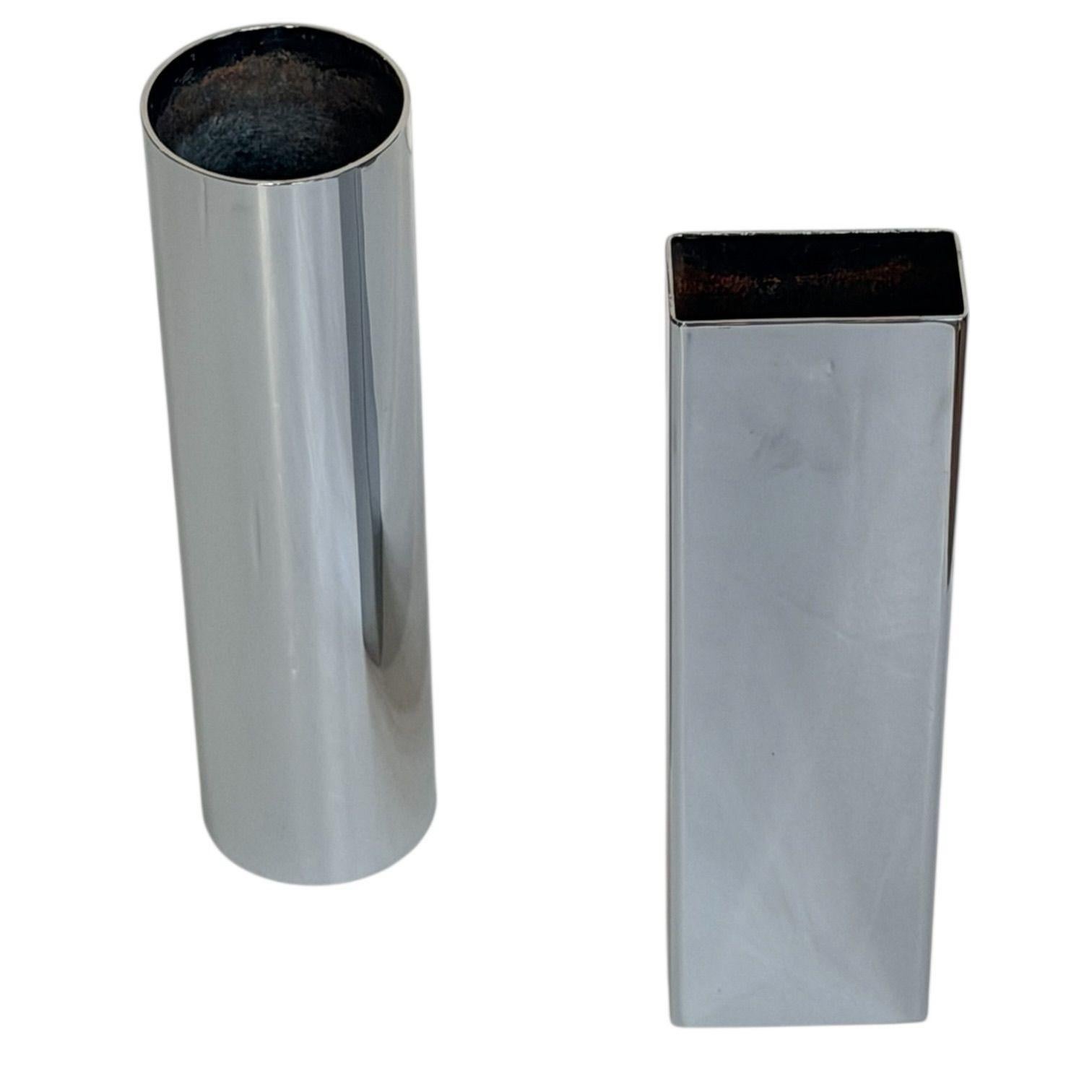 Americano Coppia di vasi geometrici cromati, 1980 in vendita