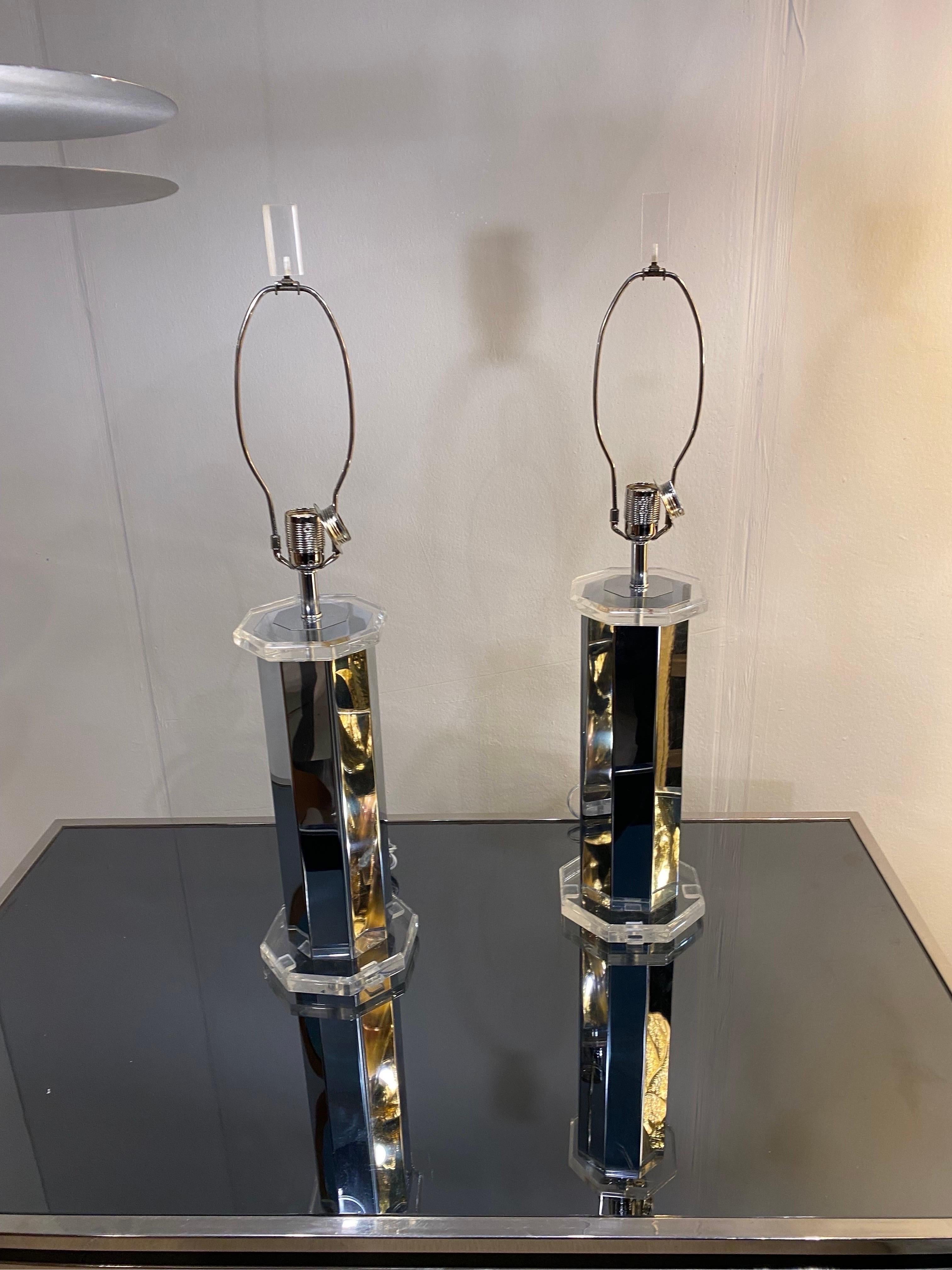 Post-Modern Pair Chrome Lucite Table Lamps 1970s Hollywood Regency Postmodern Minimalism For Sale