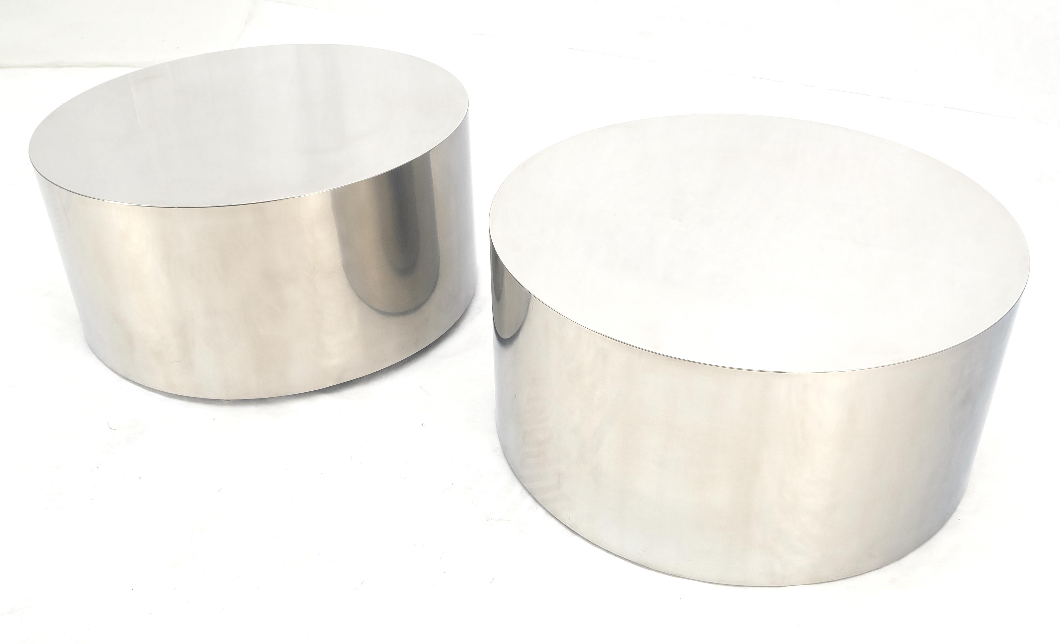 Paar Chrom Edelstahl Trommel Form Runde Ende Lampe Tische Ständer Pedestals  (Moderne der Mitte des Jahrhunderts) im Angebot
