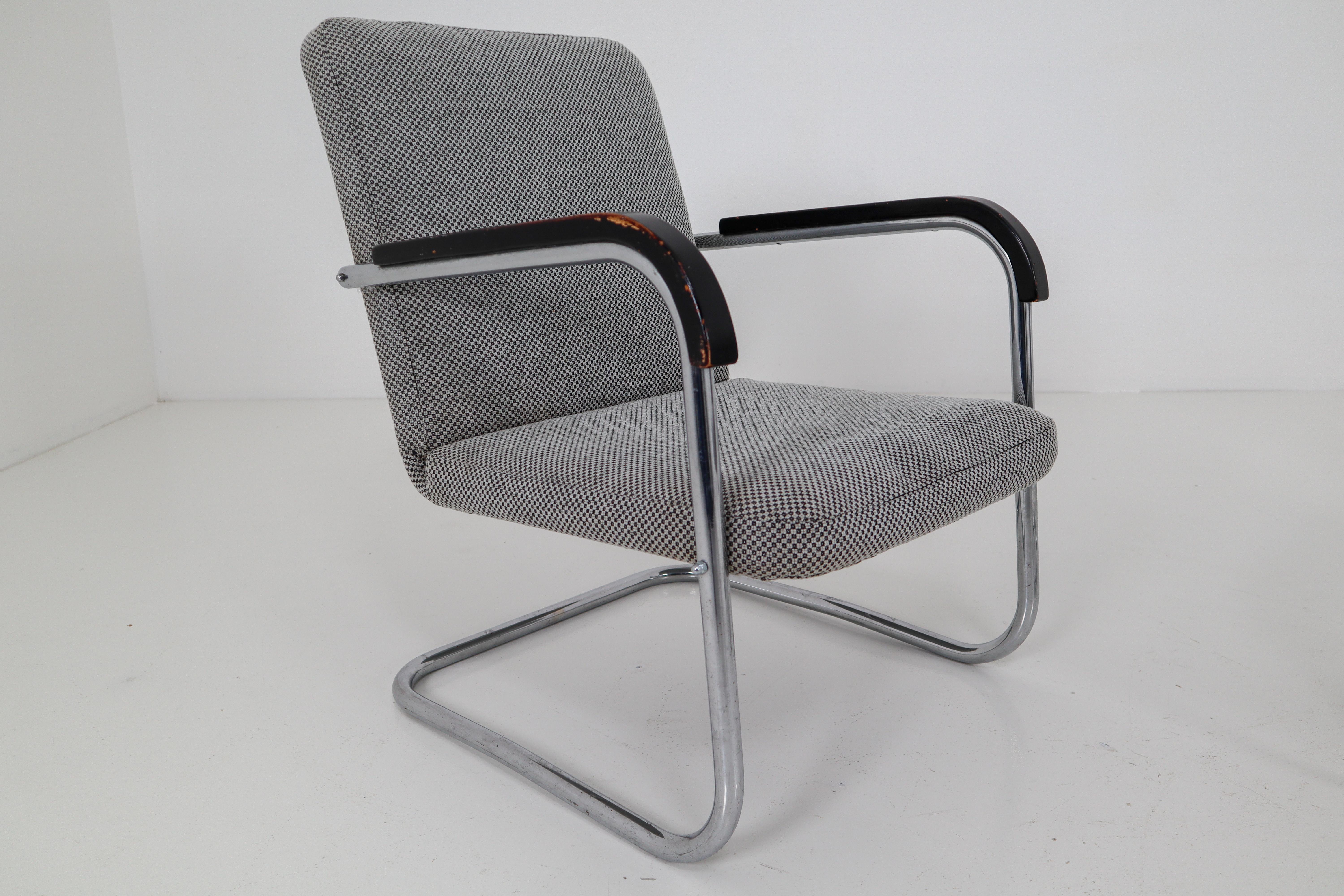 Pair of Chrome Steel Armchairs by Thonet circa 1930s Midcentury Bauhaus Period In Good Condition In Almelo, NL