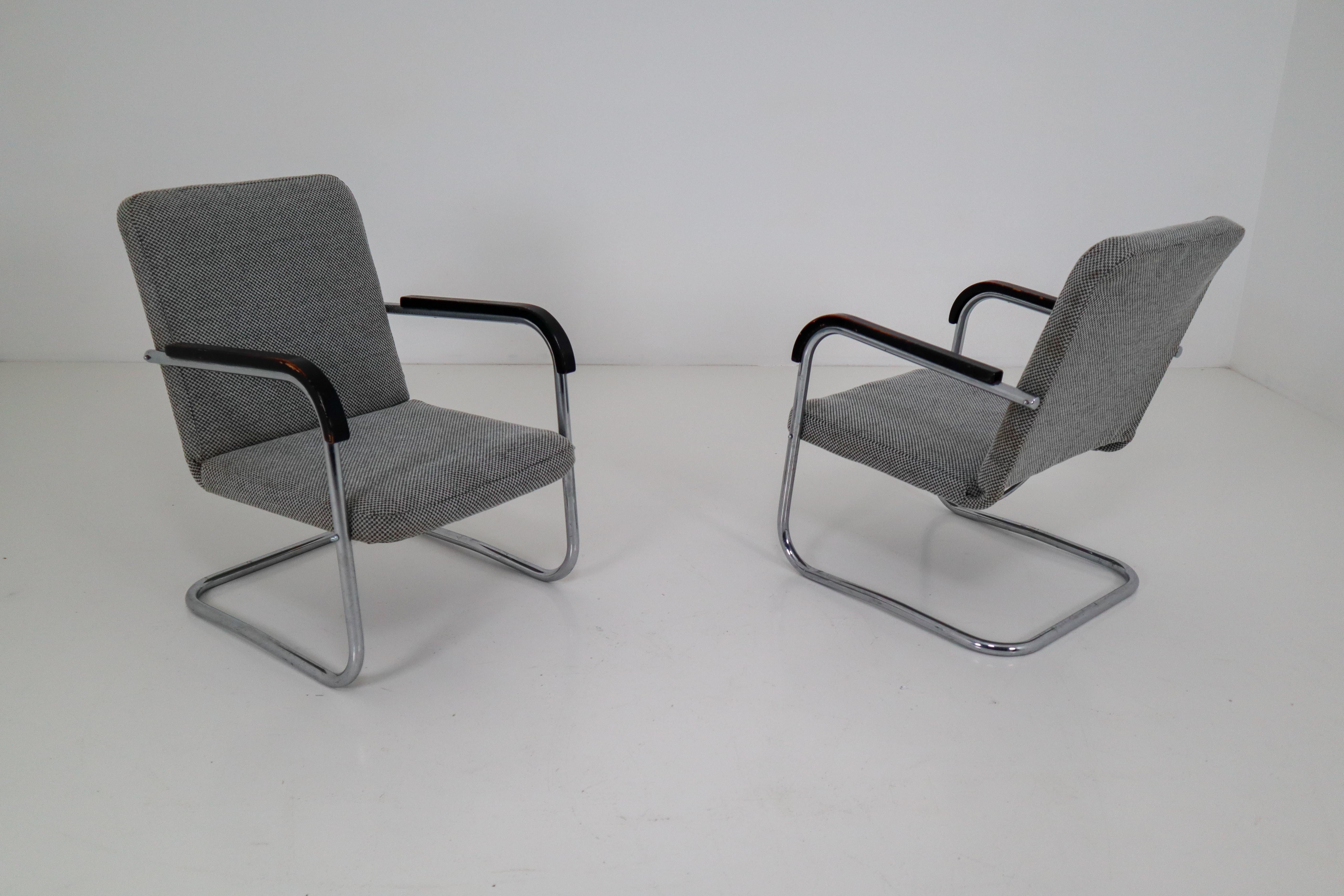 Mid-20th Century Pair of Chrome Steel Armchairs by Thonet circa 1930s Midcentury Bauhaus Period