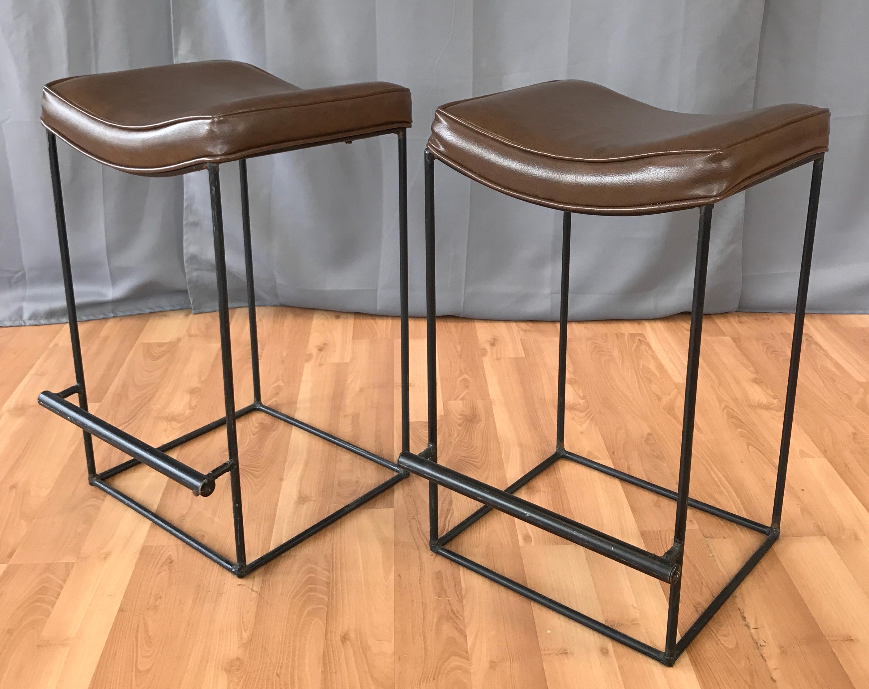 Offered here is a pair 1970s Shaver Howard counter stools

Stools features a footrest and coco colored vinyl contoured seats. The square steel frame is black and the footrest is tubular. Very clean lines similar to the work of Arthur Conover and