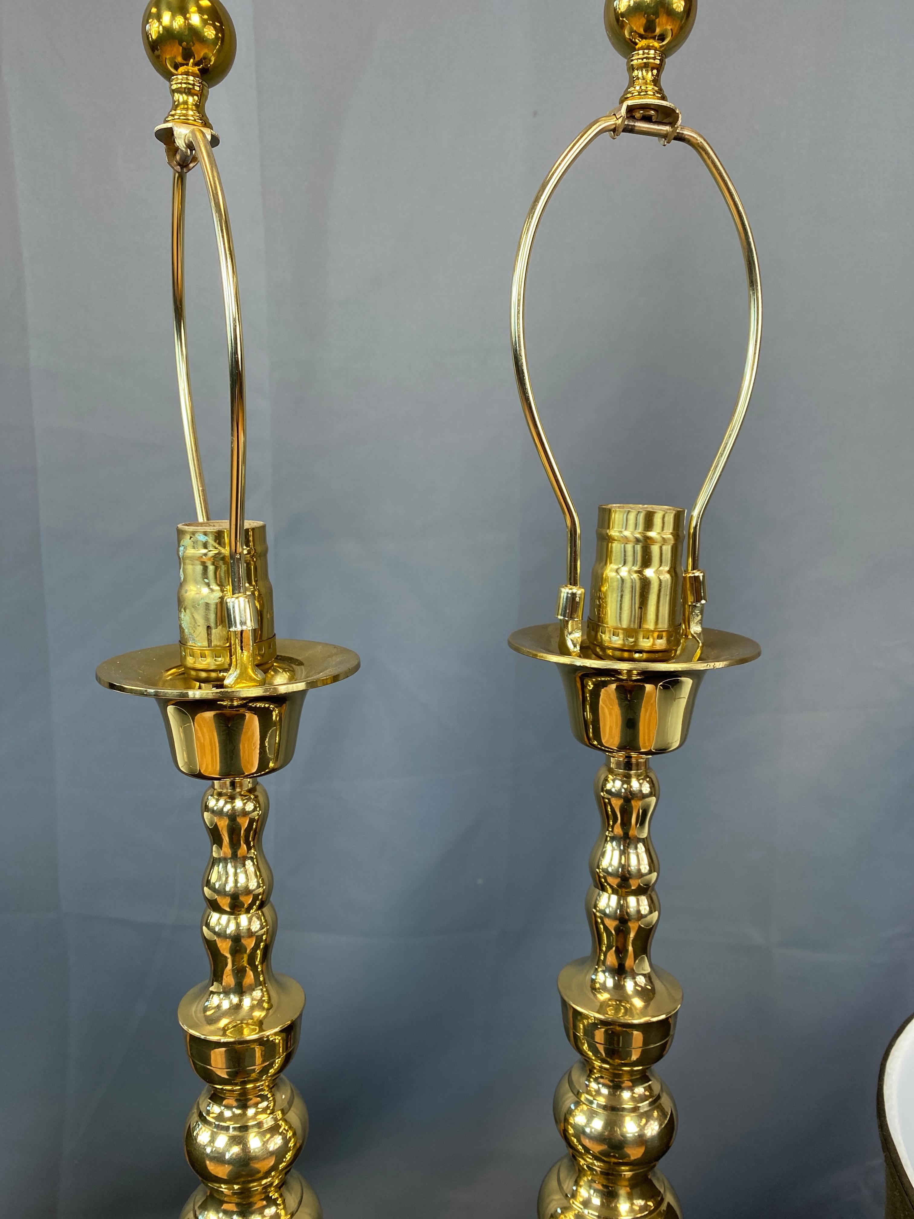 Pair of circa 1970s Vintage Polished Brass Lamps, Japan, Hollywood Regency For Sale 2