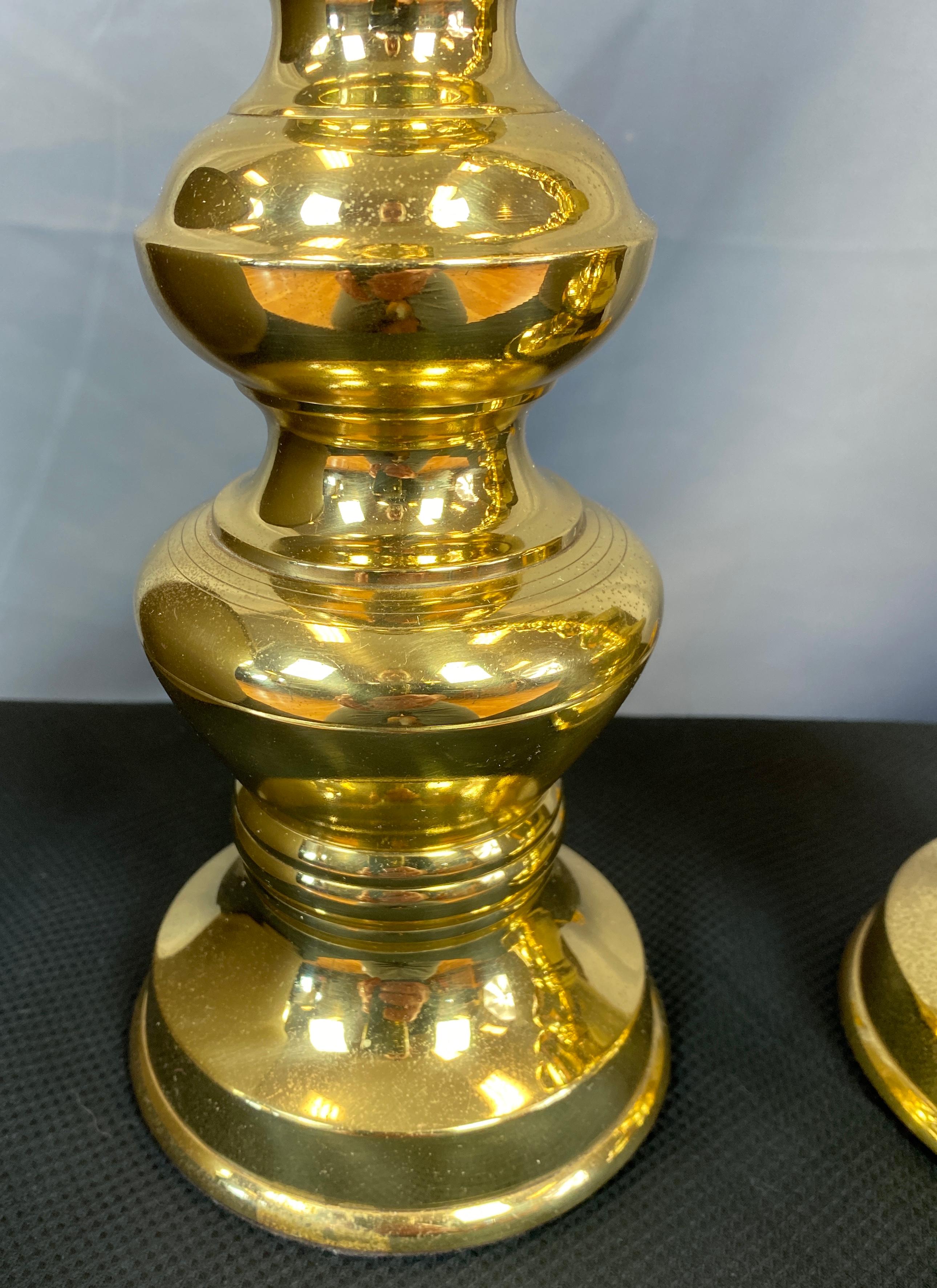 Paar Vintage-Lampen aus poliertem Messing aus den 1970er Jahren, Japan, Hollywood Regency im Angebot 8