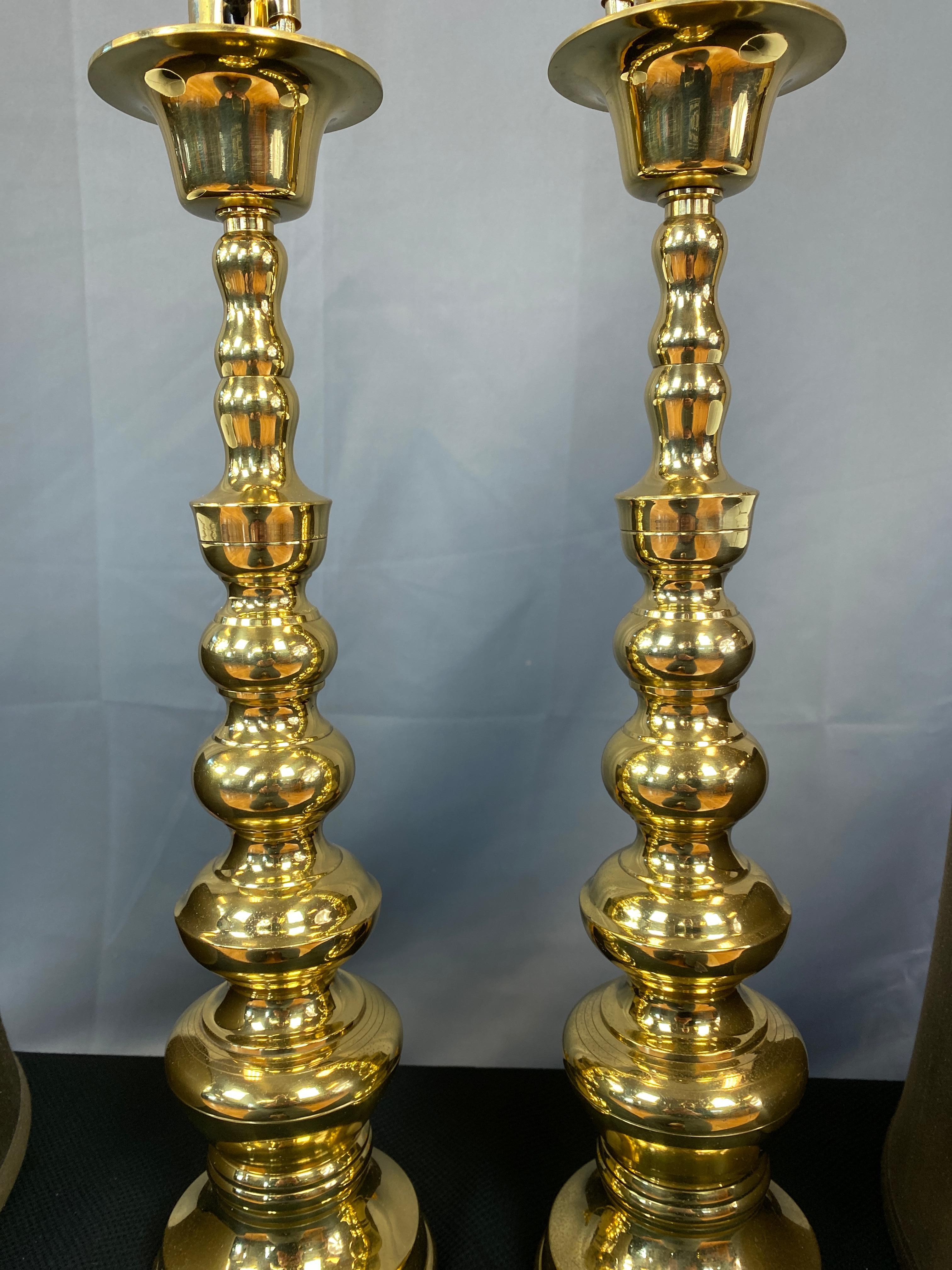 Paar Vintage-Lampen aus poliertem Messing aus den 1970er Jahren, Japan, Hollywood Regency (Ende des 20. Jahrhunderts) im Angebot