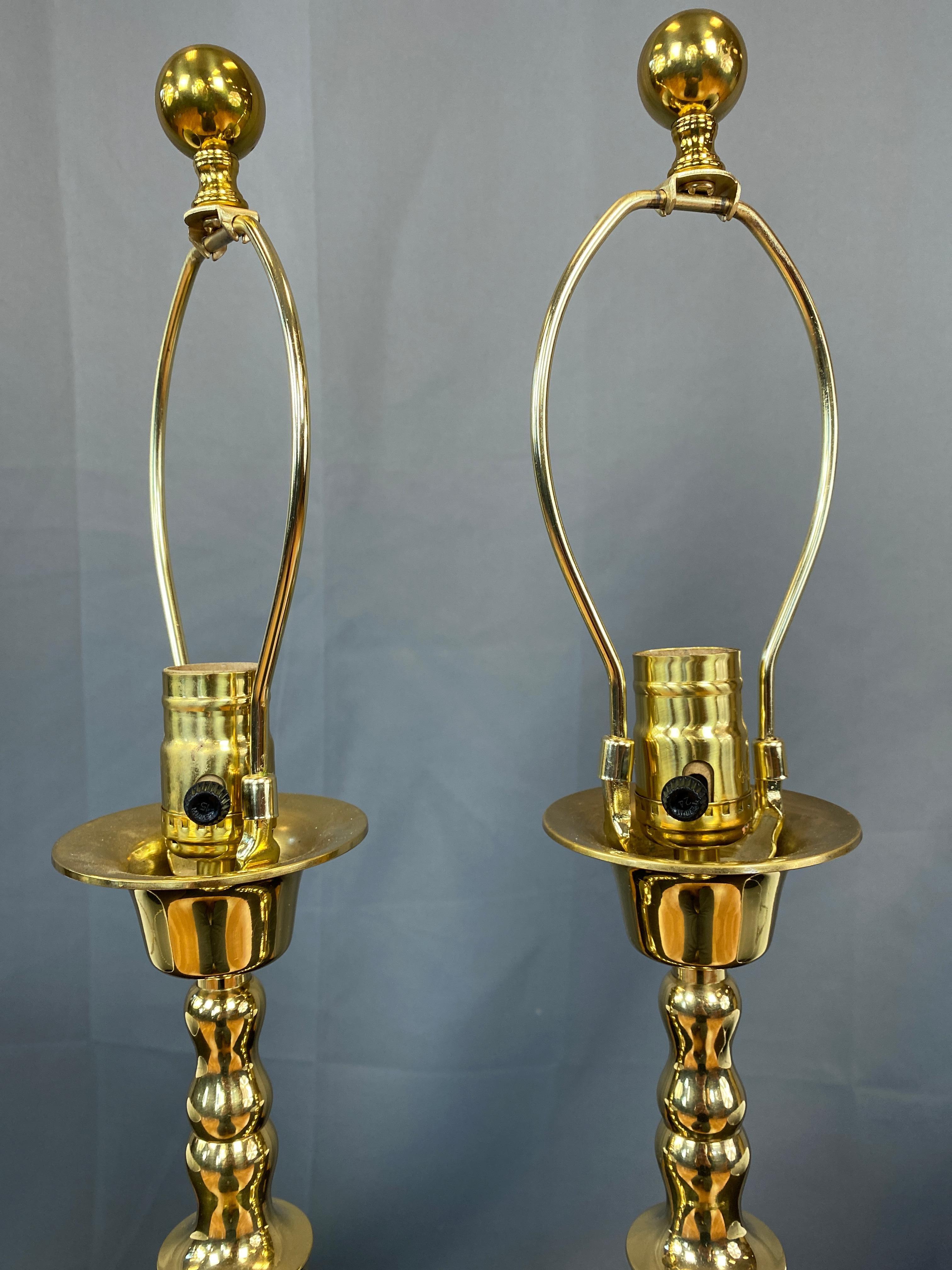 Japanese Pair of circa 1970s Vintage Polished Brass Lamps, Japan, Hollywood Regency For Sale