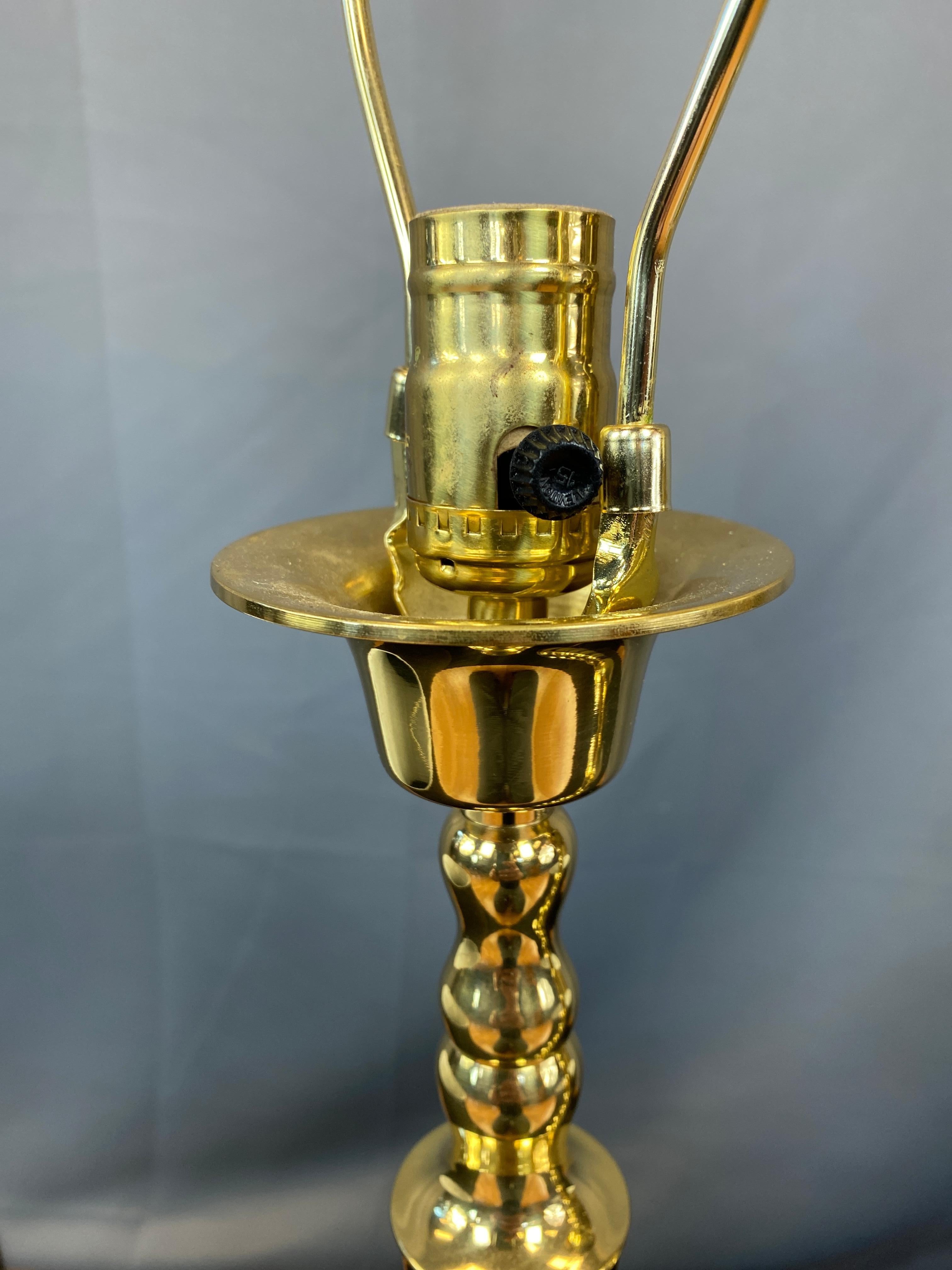 Paar Vintage-Lampen aus poliertem Messing aus den 1970er Jahren, Japan, Hollywood Regency im Angebot 3