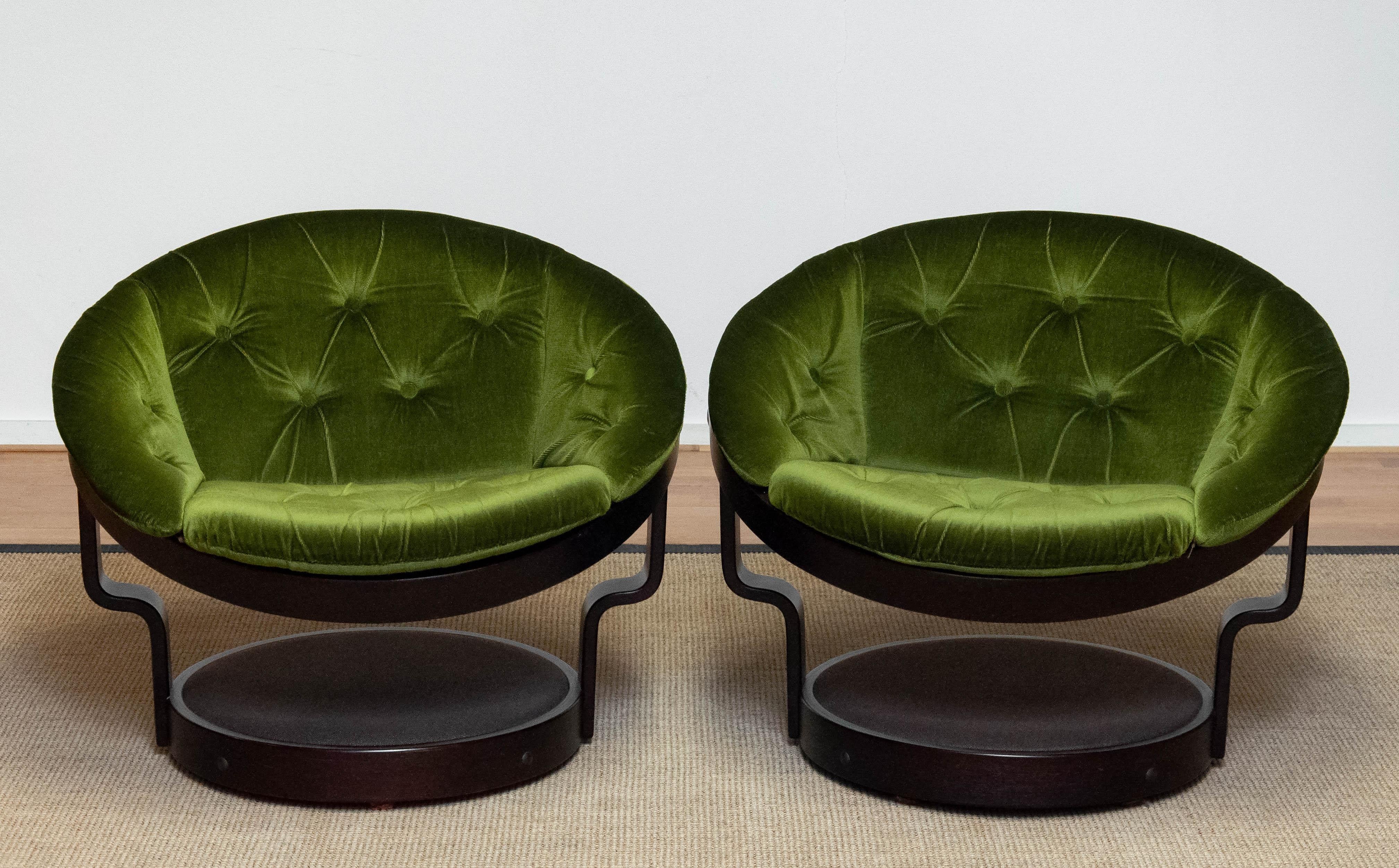 Pair Circular Swivel Lounge Chairs Model 'Convair' Green Velvet by Oddmund Vad For Sale 4