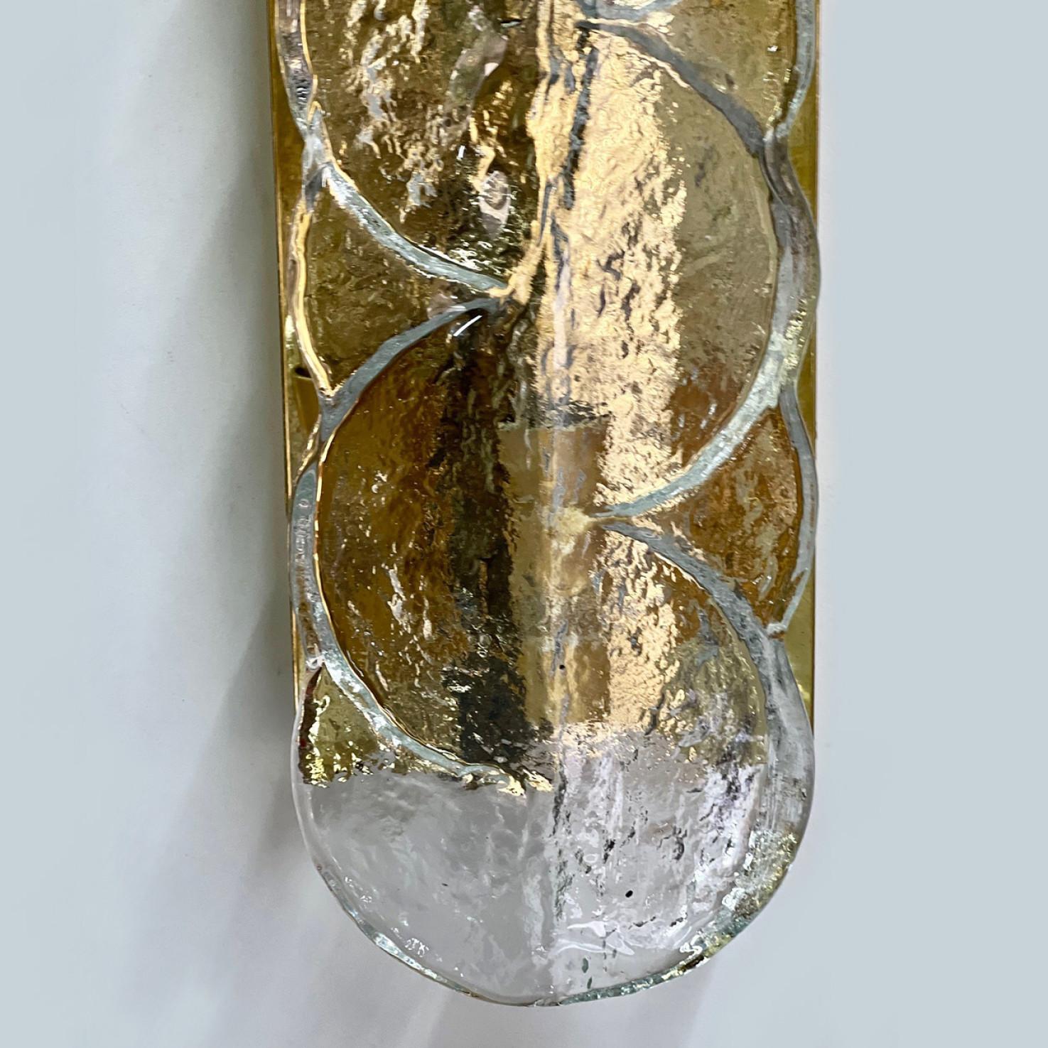 Paar Citrus Swirl Wandleuchten oder Wandleuchter aus Klarglas von J.T. Kalmar, 1969 (Moderne der Mitte des Jahrhunderts) im Angebot