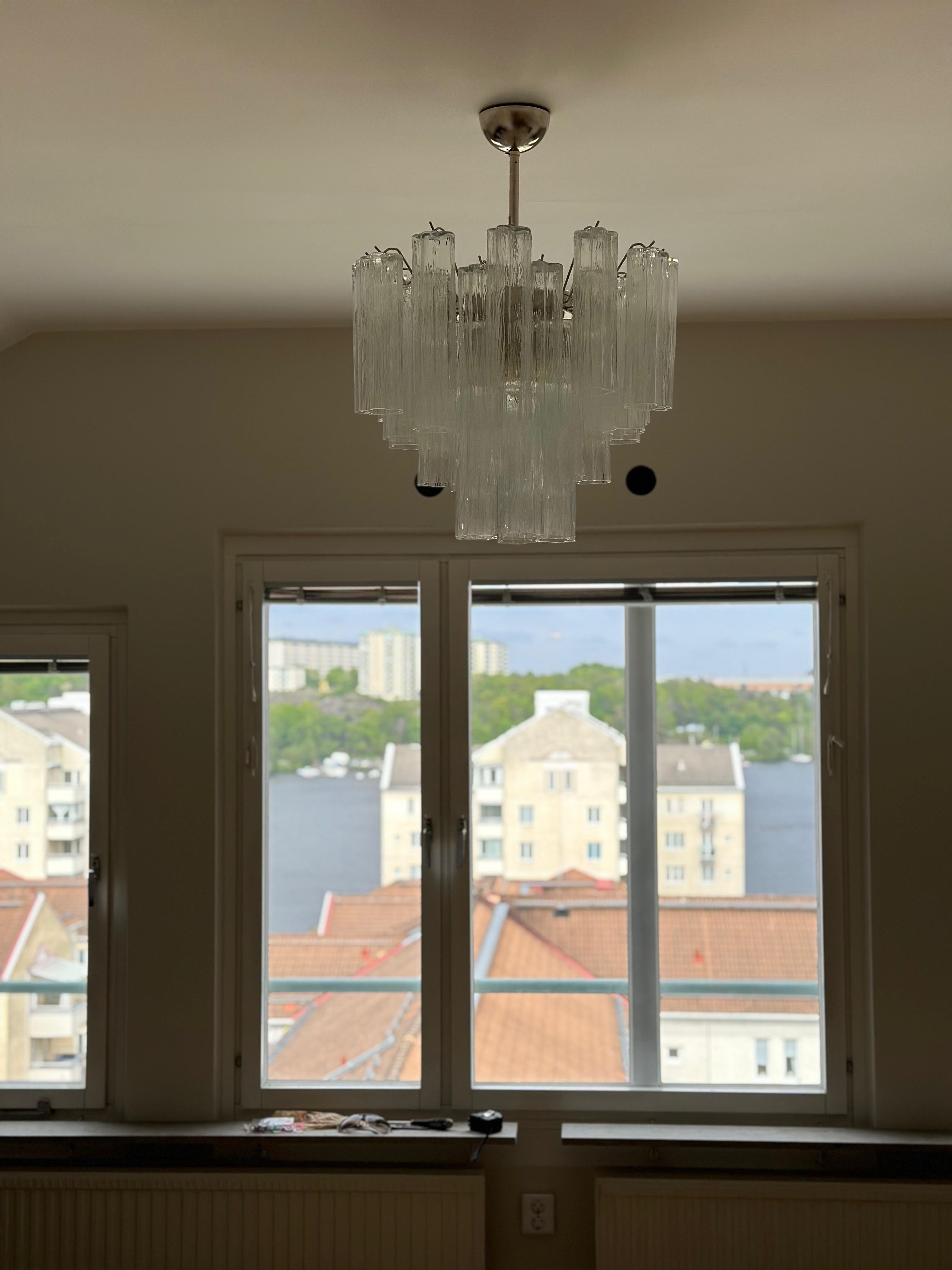 Paar klassisch-elegante Murano-Kronleuchter Tronchi - perfekt für einen Statement-Flur im Zustand „Hervorragend“ im Angebot in Bromma, SE