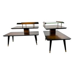 Paire de tables d'appoint classiques de style mi-siècle moderne par James Philip Co.