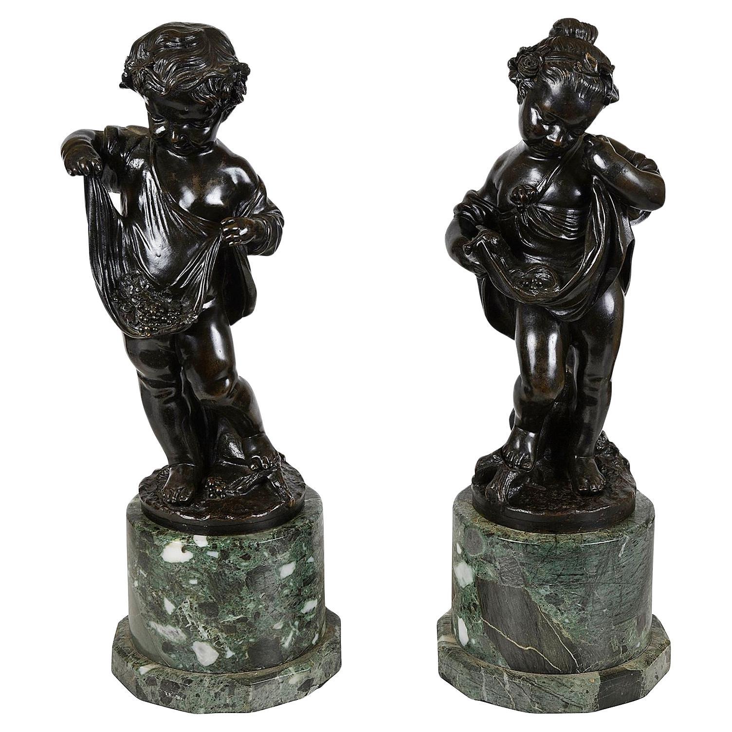 Klassische Bronzestatuen von Kindern, die Trauben sammeln, 19. Jahrhundert, Paar.