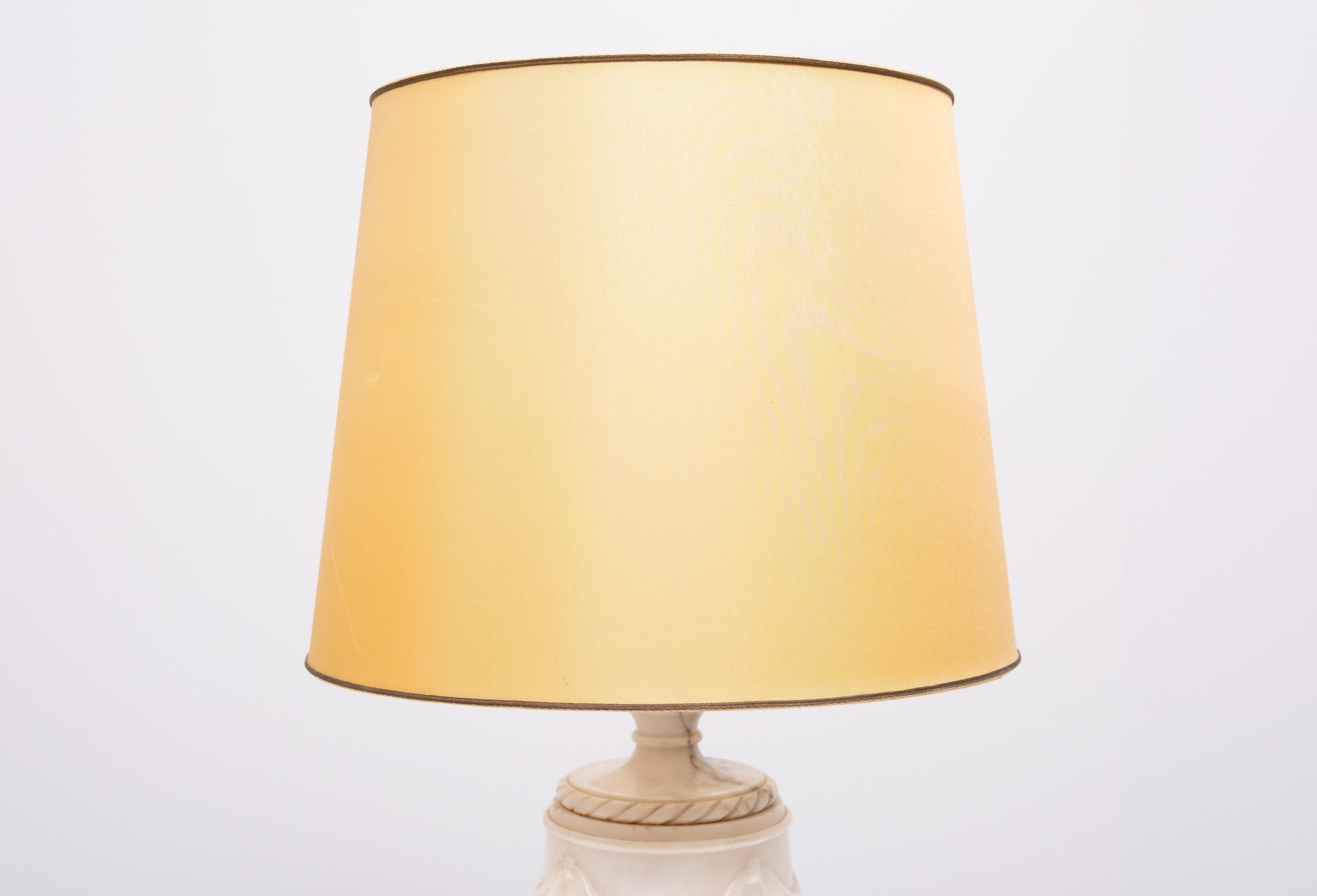 pair Classical Greek  Alabaster Table lamps  1950s Italy In Good Condition For Sale In Den Haag, NL