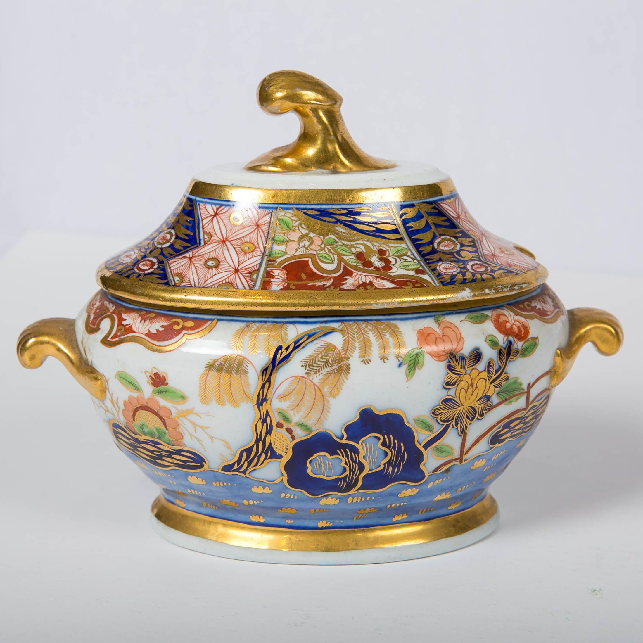 Pair of Coalport Rock and Tree Pattern Sauce Tureens, England, circa 1820 In Excellent Condition In Katonah, NY