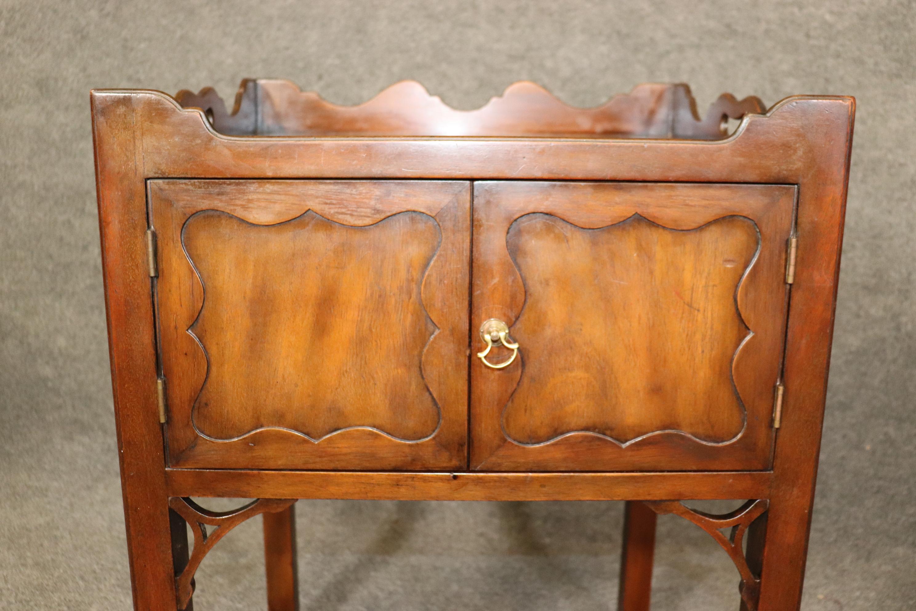 Pair Colonial Williamsburg Kittinger Chippendale Style Nightstands circa 1960 5