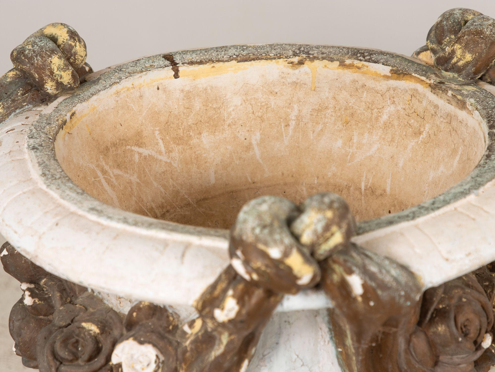 Pareja de Urnas Compuestas de Terracota Rococó Italianas, Mediados del S. XX en venta 7
