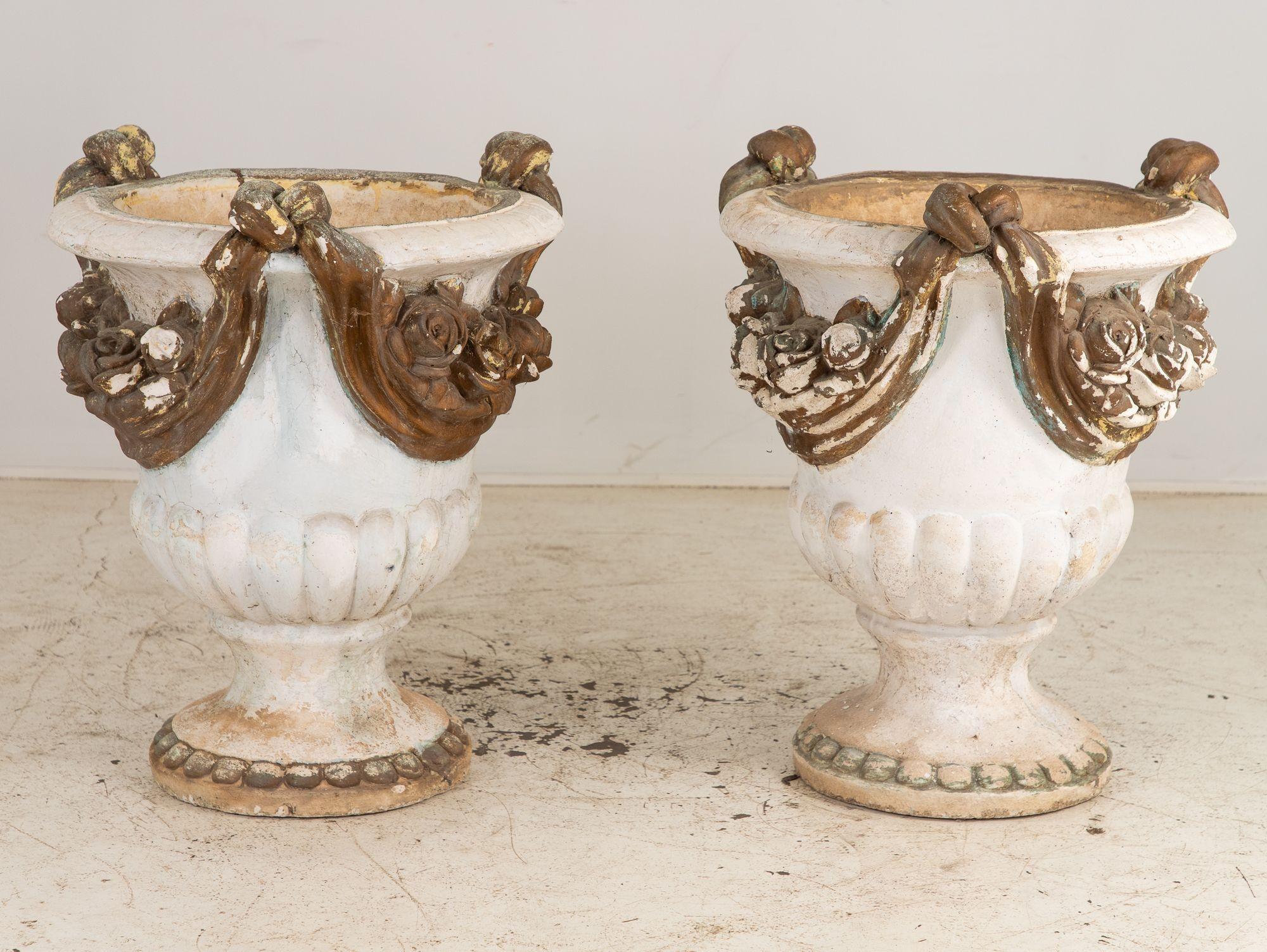 Pareja de Urnas Compuestas de Terracota Rococó Italianas, Mediados del S. XX en venta 8