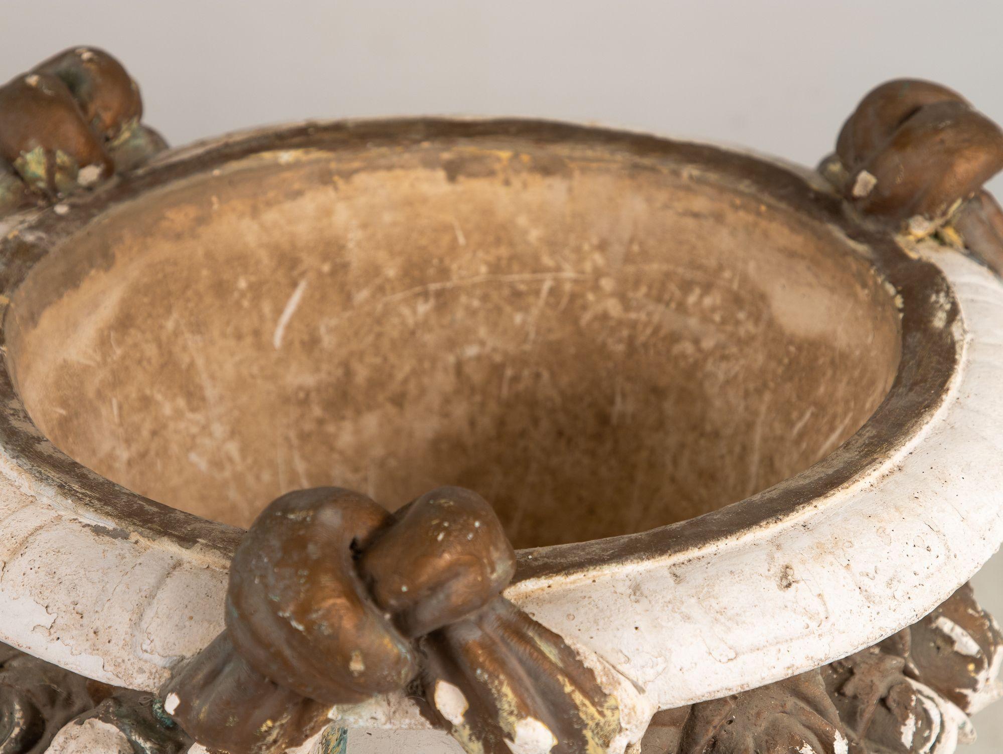 Pareja de Urnas Compuestas de Terracota Rococó Italianas, Mediados del S. XX en venta 9