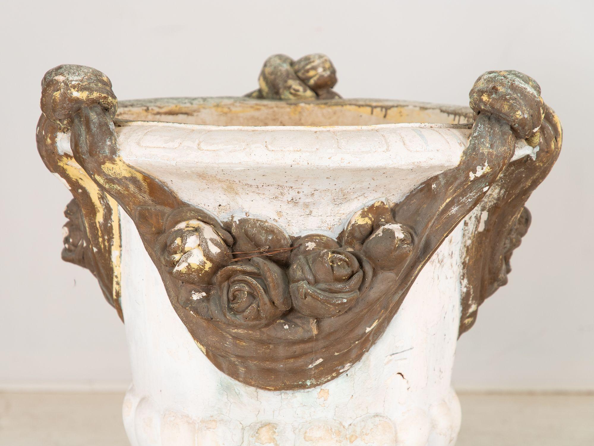 Pareja de Urnas Compuestas de Terracota Rococó Italianas, Mediados del S. XX Italiano en venta