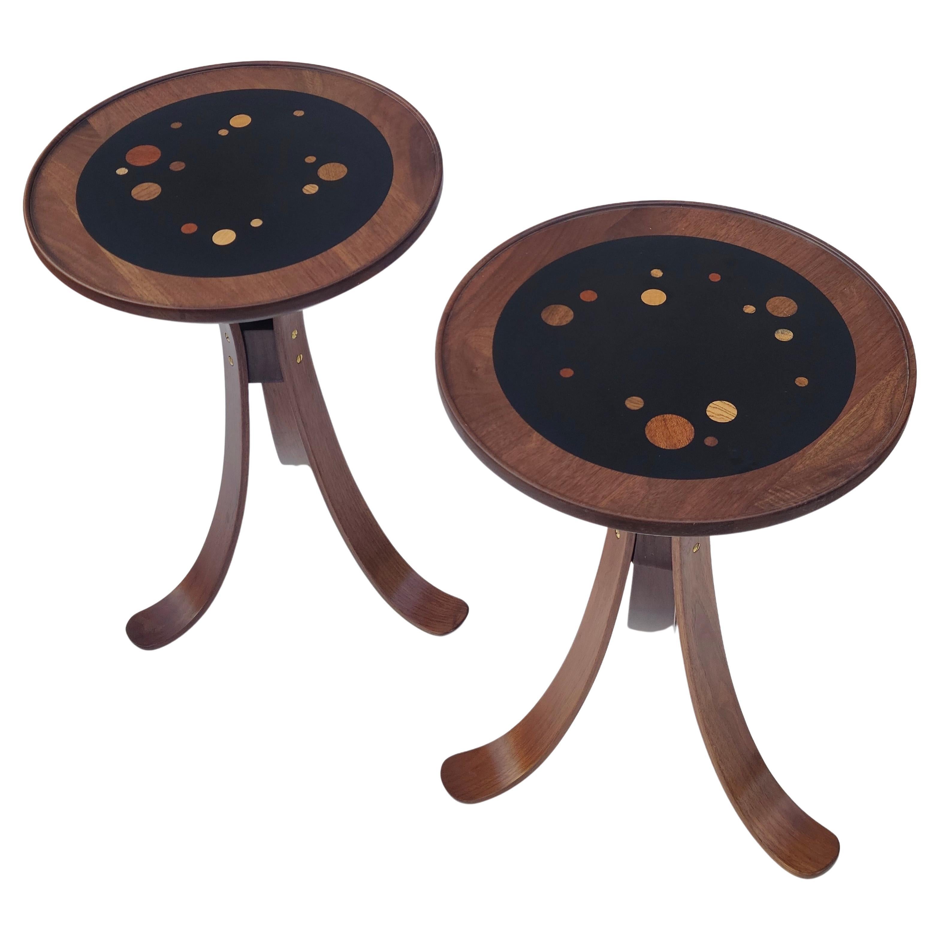 Paire de tables tripodes Constellation en noyer dans le style d'Edward Wormley en vente 4