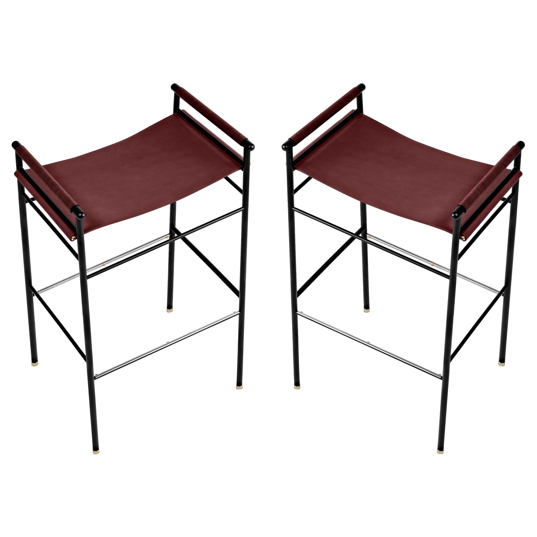 Paire de tabourets de bar classiques contemporains en cuir cognac avec cadre en caoutchouc noir