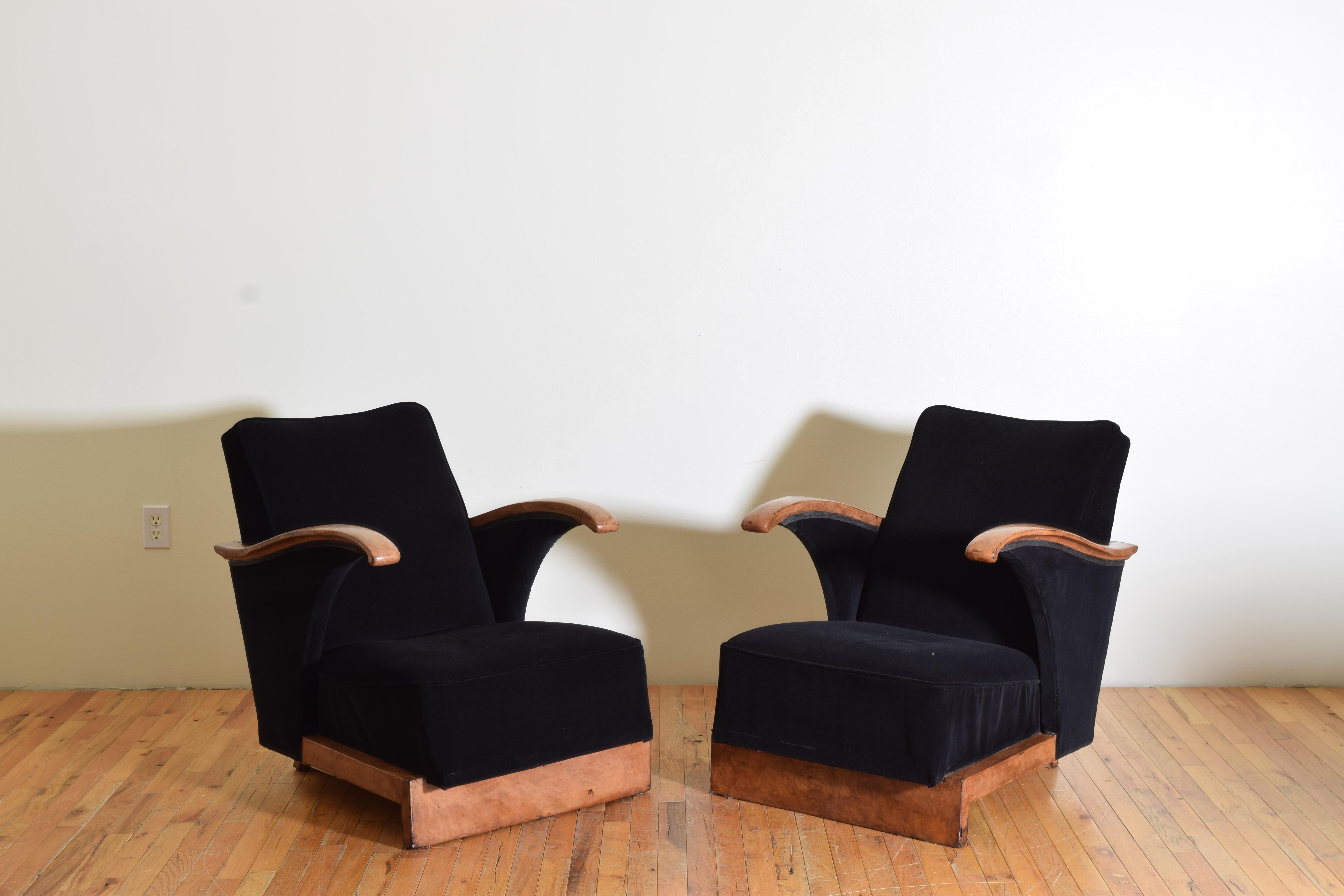 Paar Kontinental, 2. Quartal 20. Gepolsterte Sessel aus Leder und Samt (Art déco) im Angebot