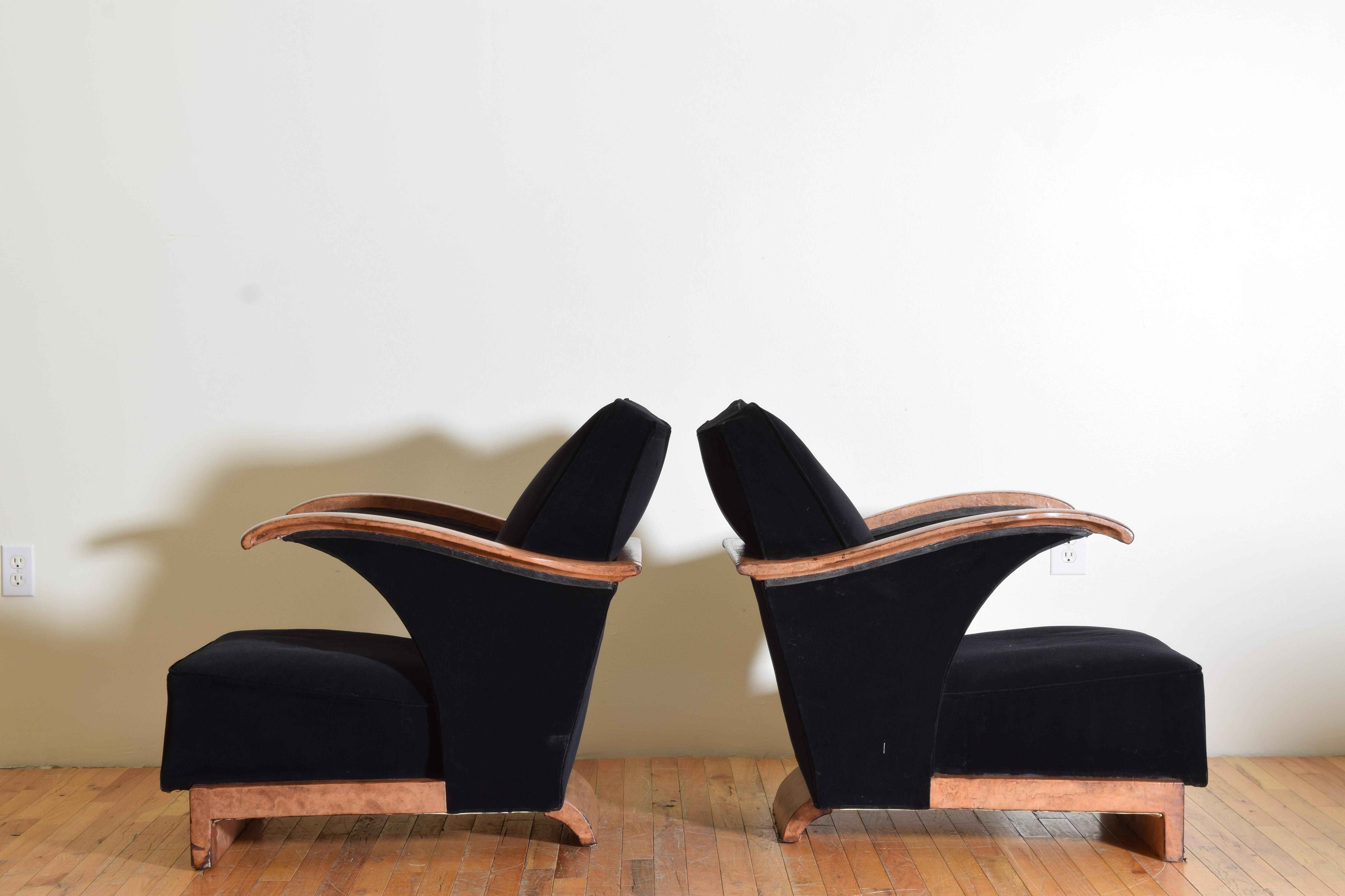 Paar Kontinental, 2. Quartal 20. Gepolsterte Sessel aus Leder und Samt im Zustand „Gut“ im Angebot in Atlanta, GA